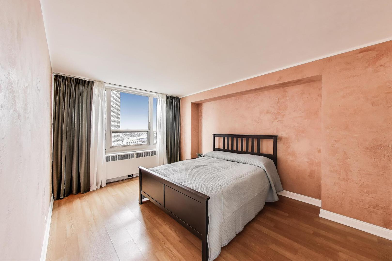 3950 N LAKE SHORE Drive Unit: 1411