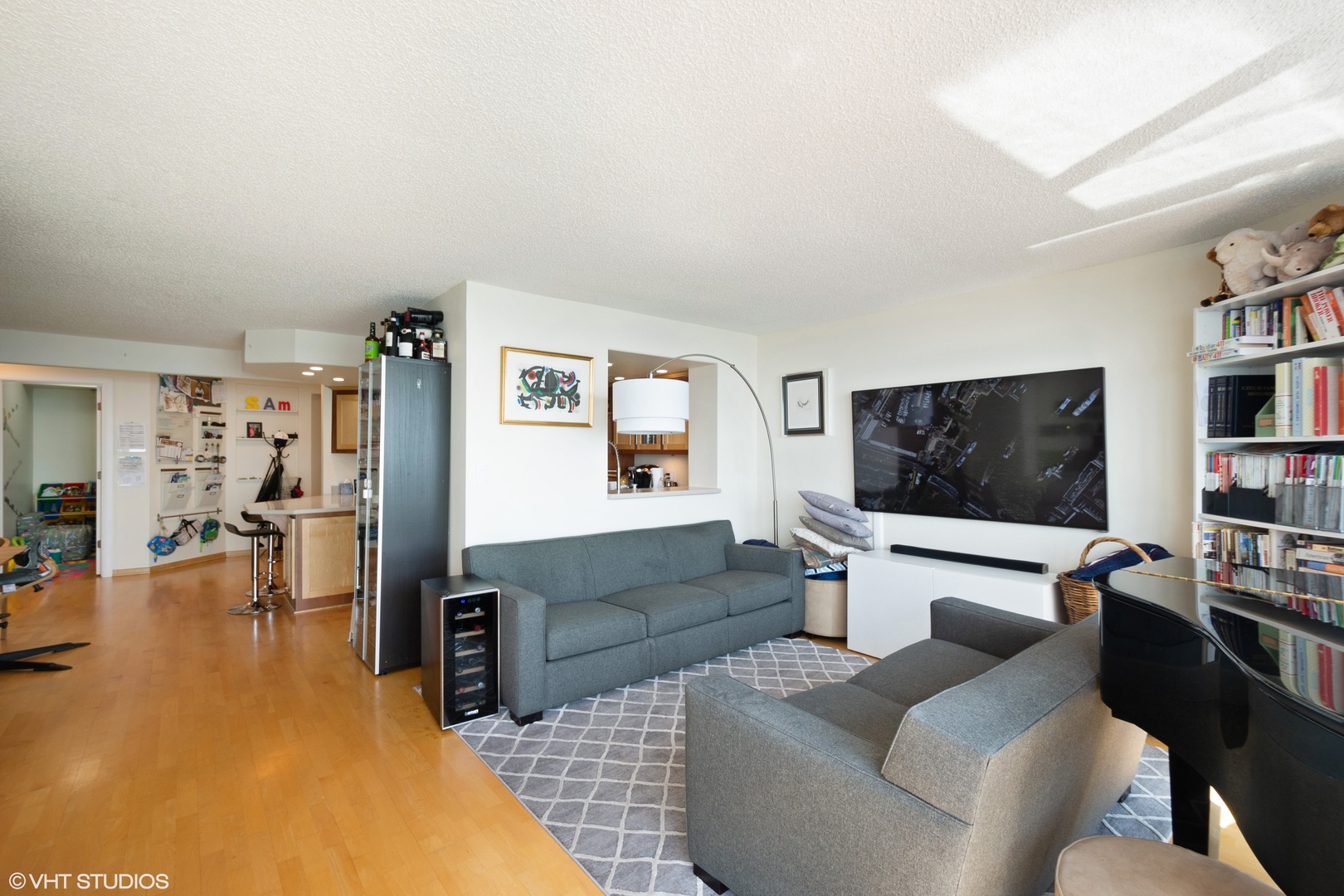 195 N HARBOR Drive Unit: 703