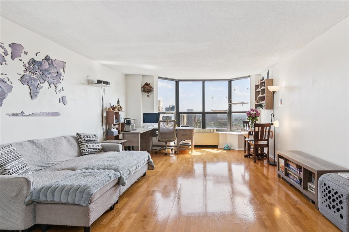 899 S PLYMOUTH Court Unit: 2107