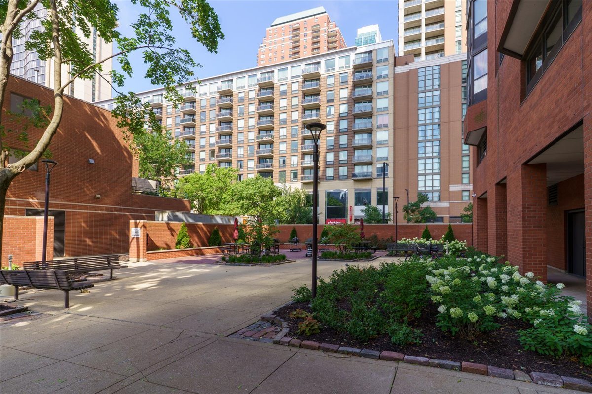 899 S PLYMOUTH Court Unit: 2107