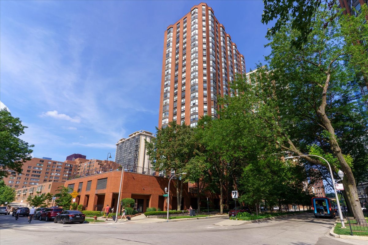 899 S PLYMOUTH Court Unit: 2107