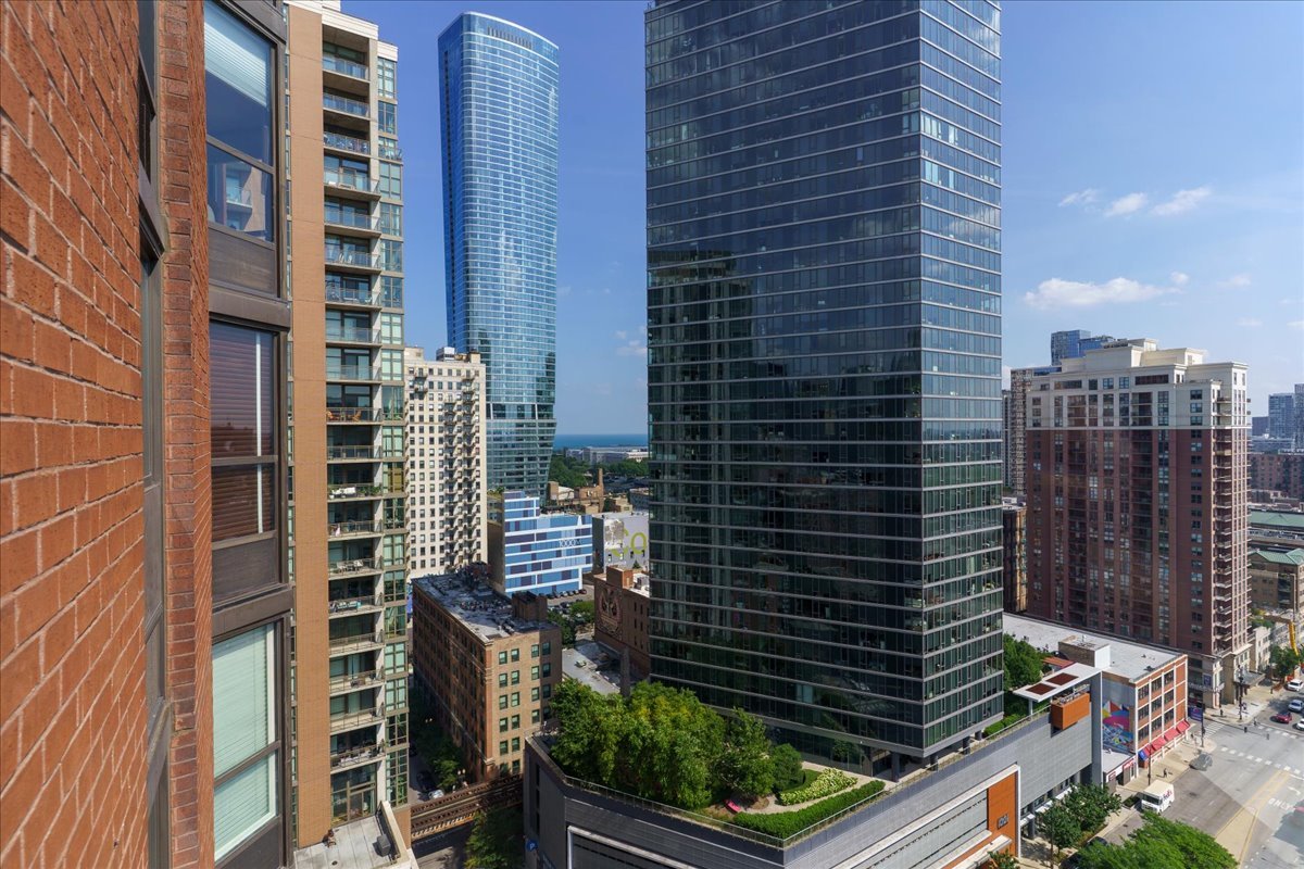 899 S PLYMOUTH Court Unit: 2107