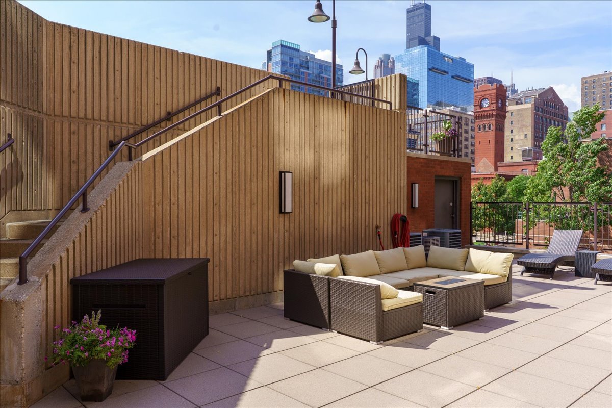 899 S PLYMOUTH Court Unit: 2107