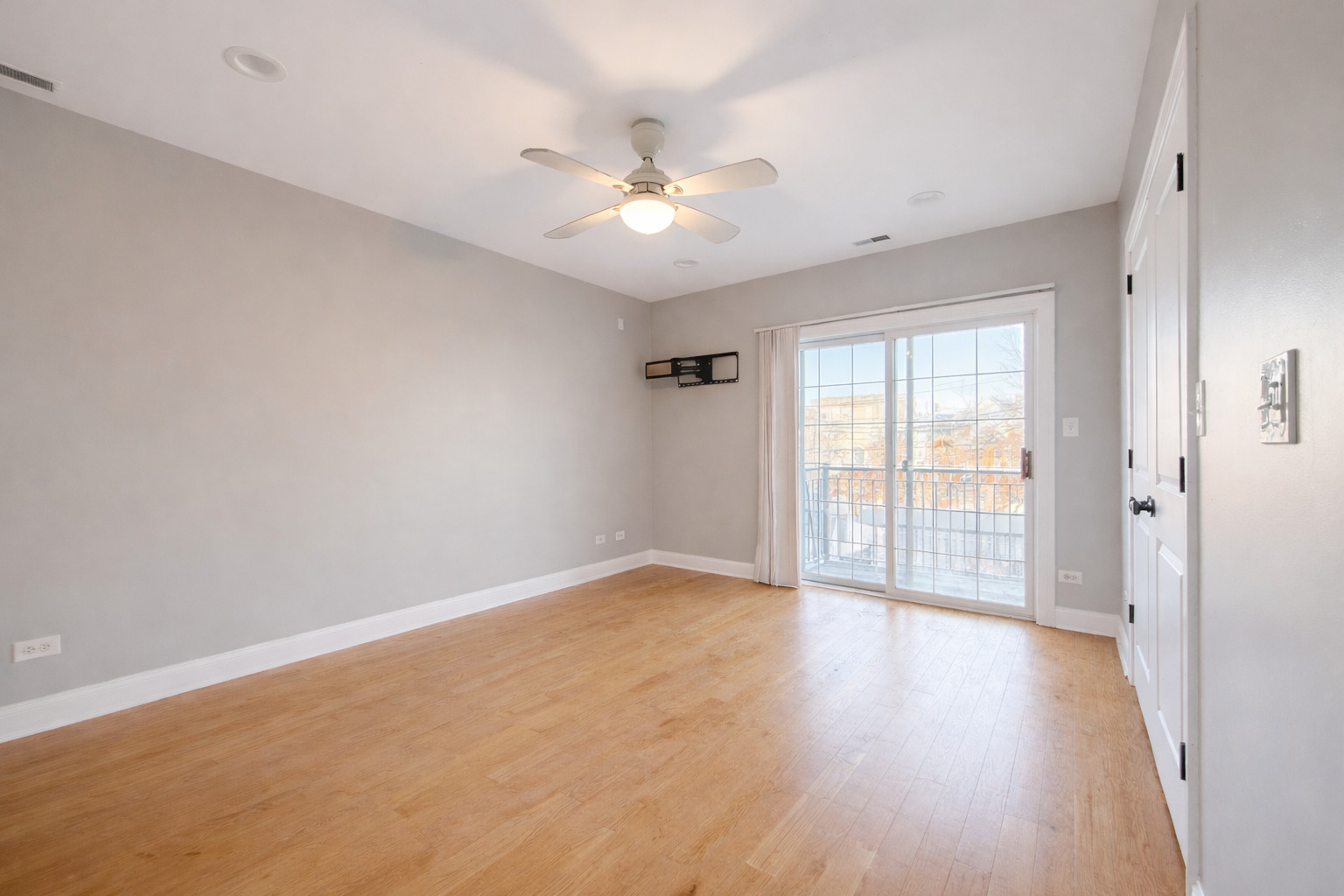 6621 S Ingleside Avenue Unit: 2N