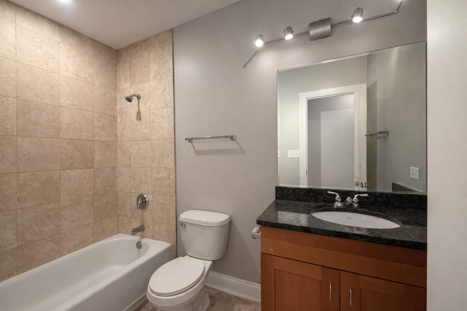 6621 S Ingleside Avenue Unit: 2N