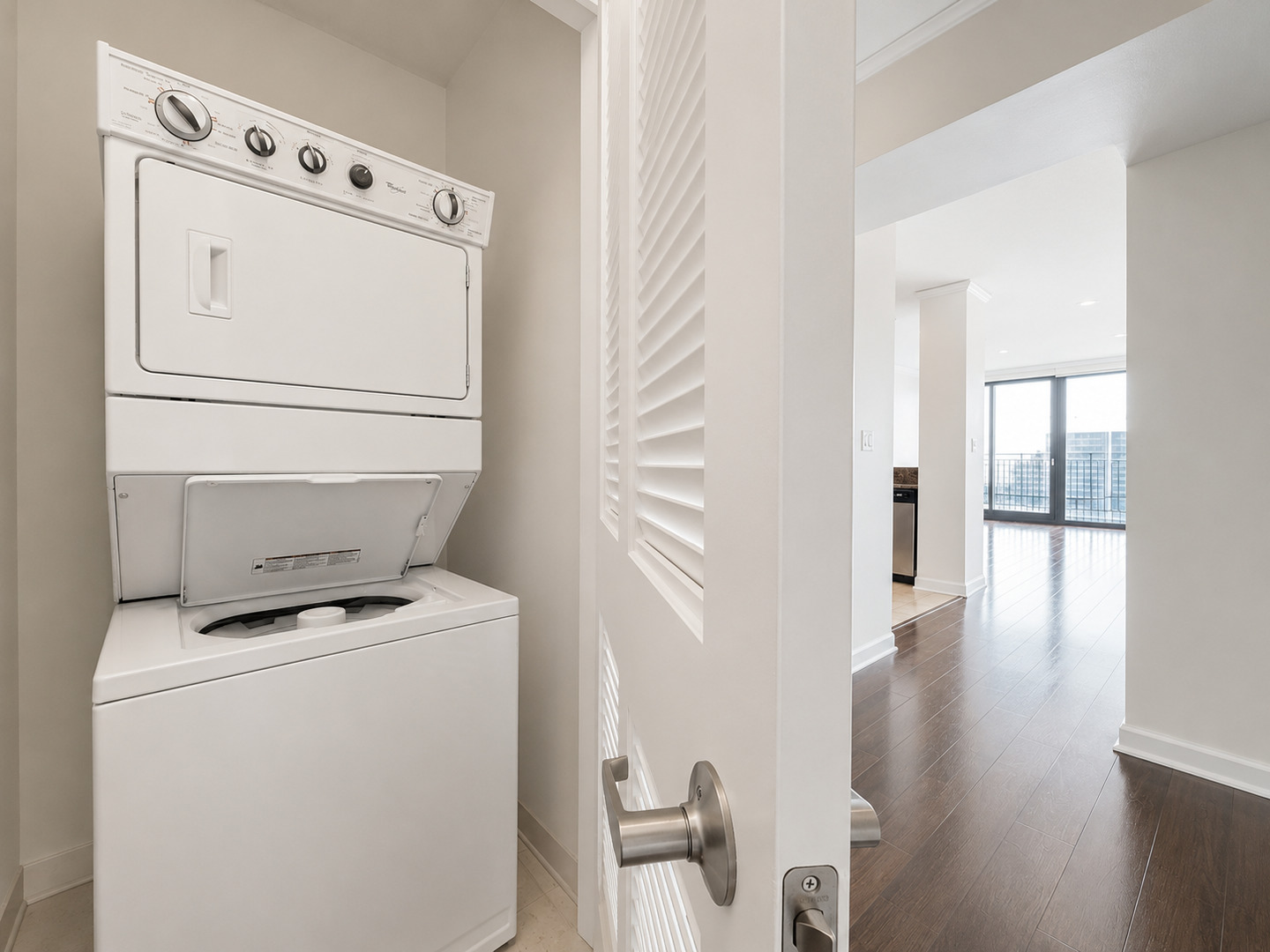 225 N Columbus Drive Unit: 7507