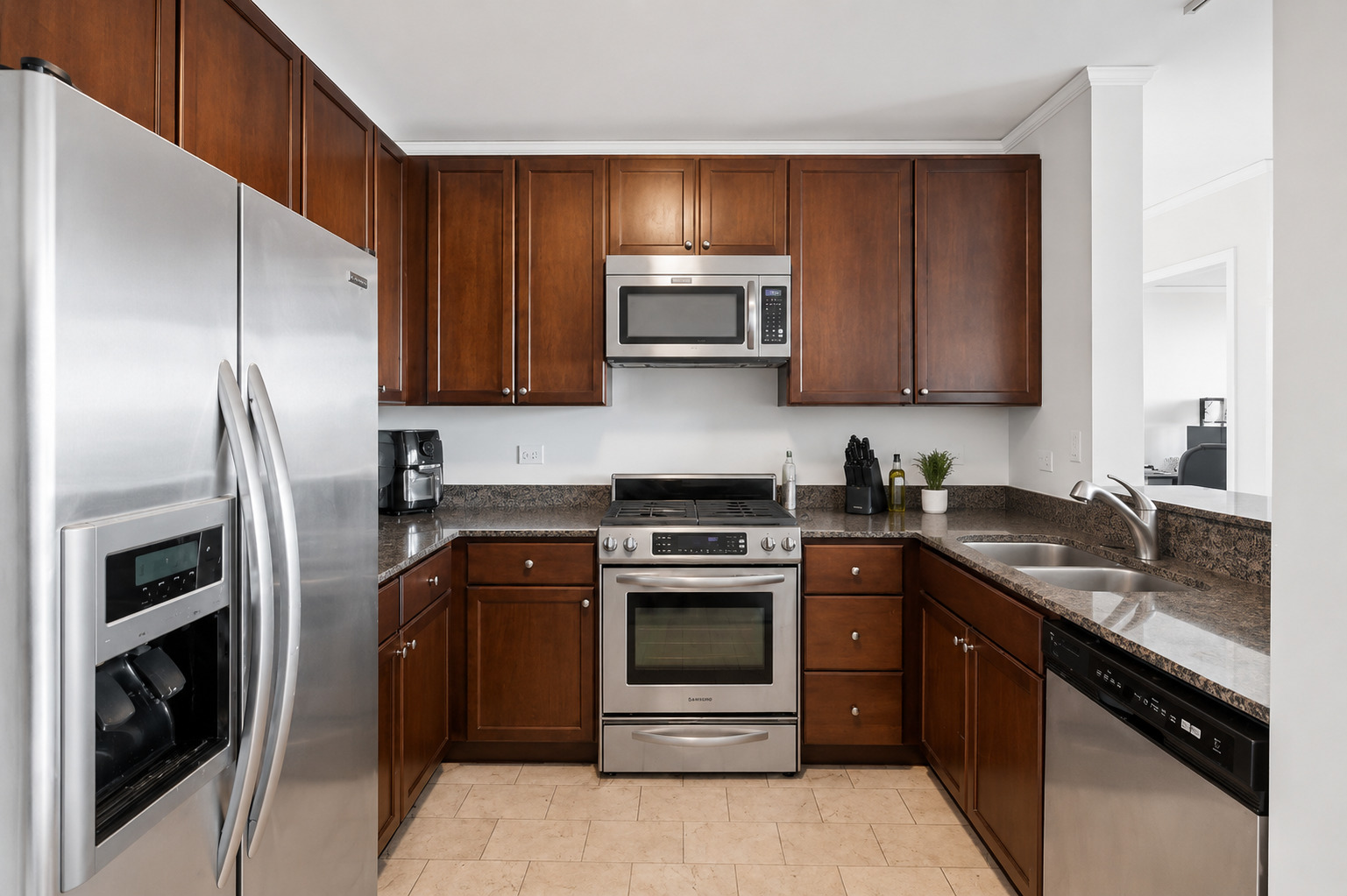225 N Columbus Drive Unit: 7507