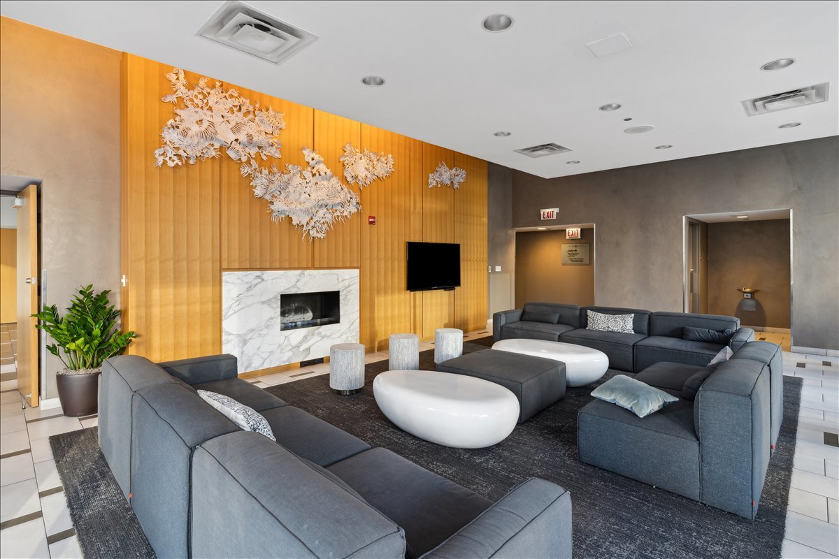 225 N Columbus Drive Unit: 7507