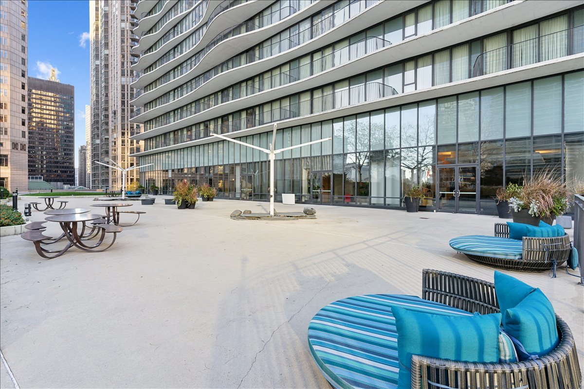 225 N Columbus Drive Unit: 7507