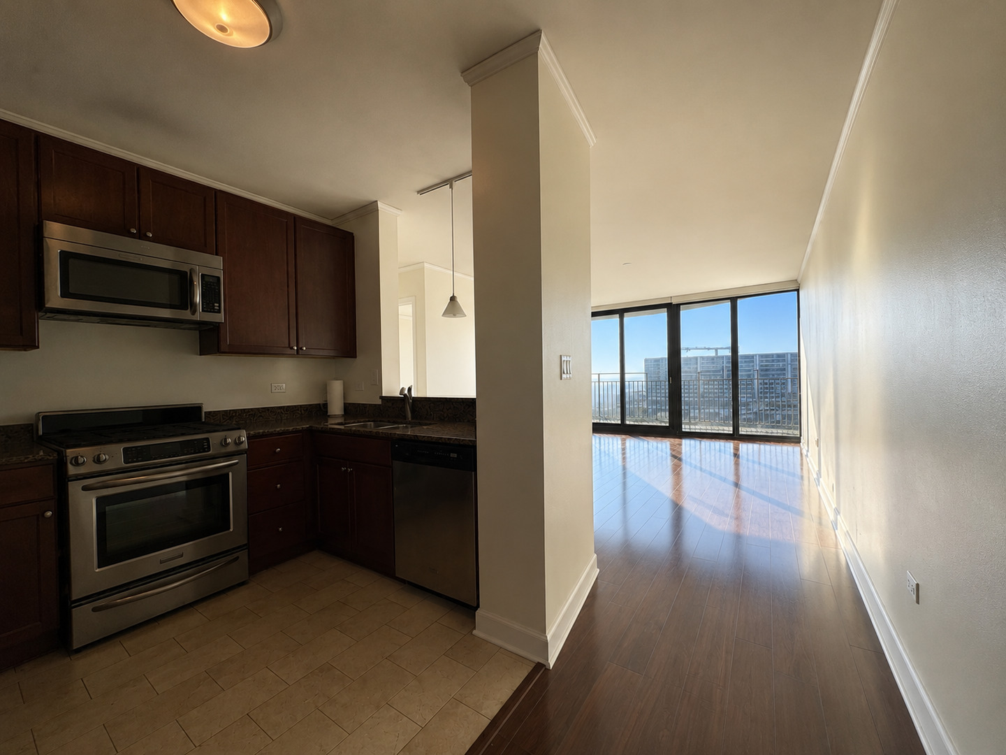 225 N Columbus Drive Unit: 7507