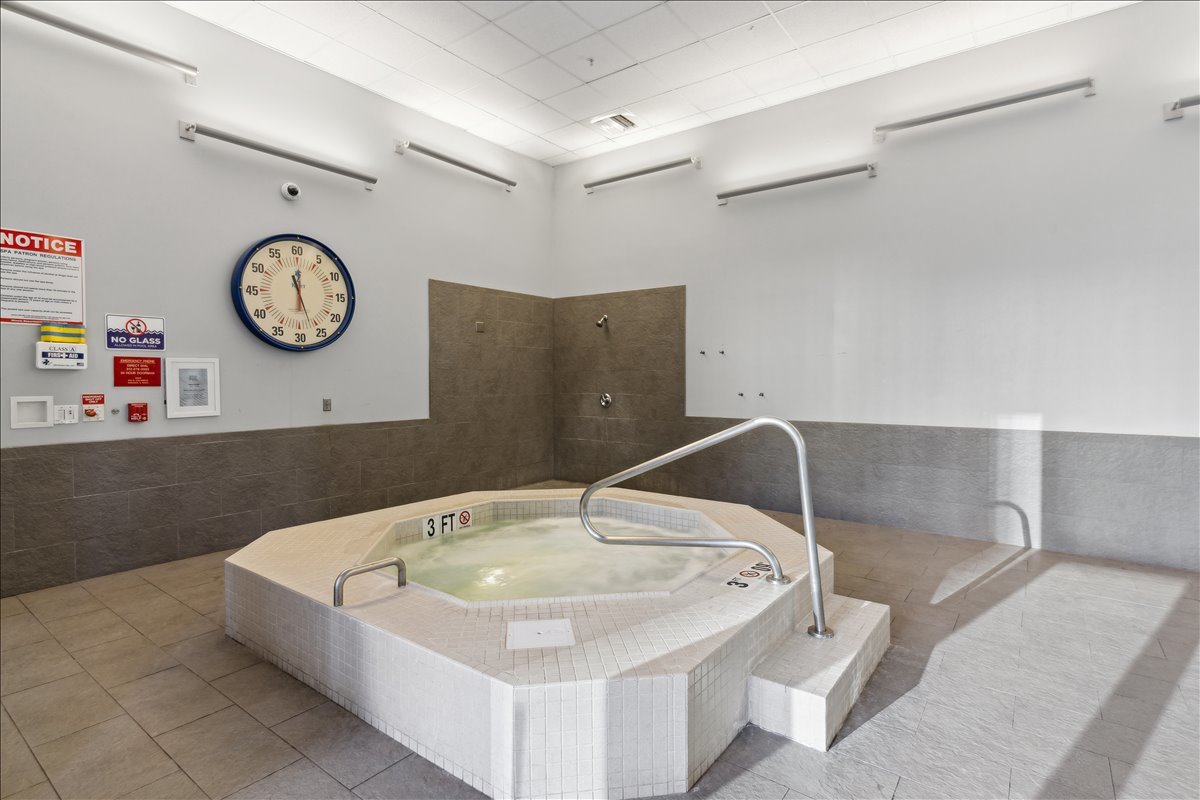 225 N Columbus Drive Unit: 7507