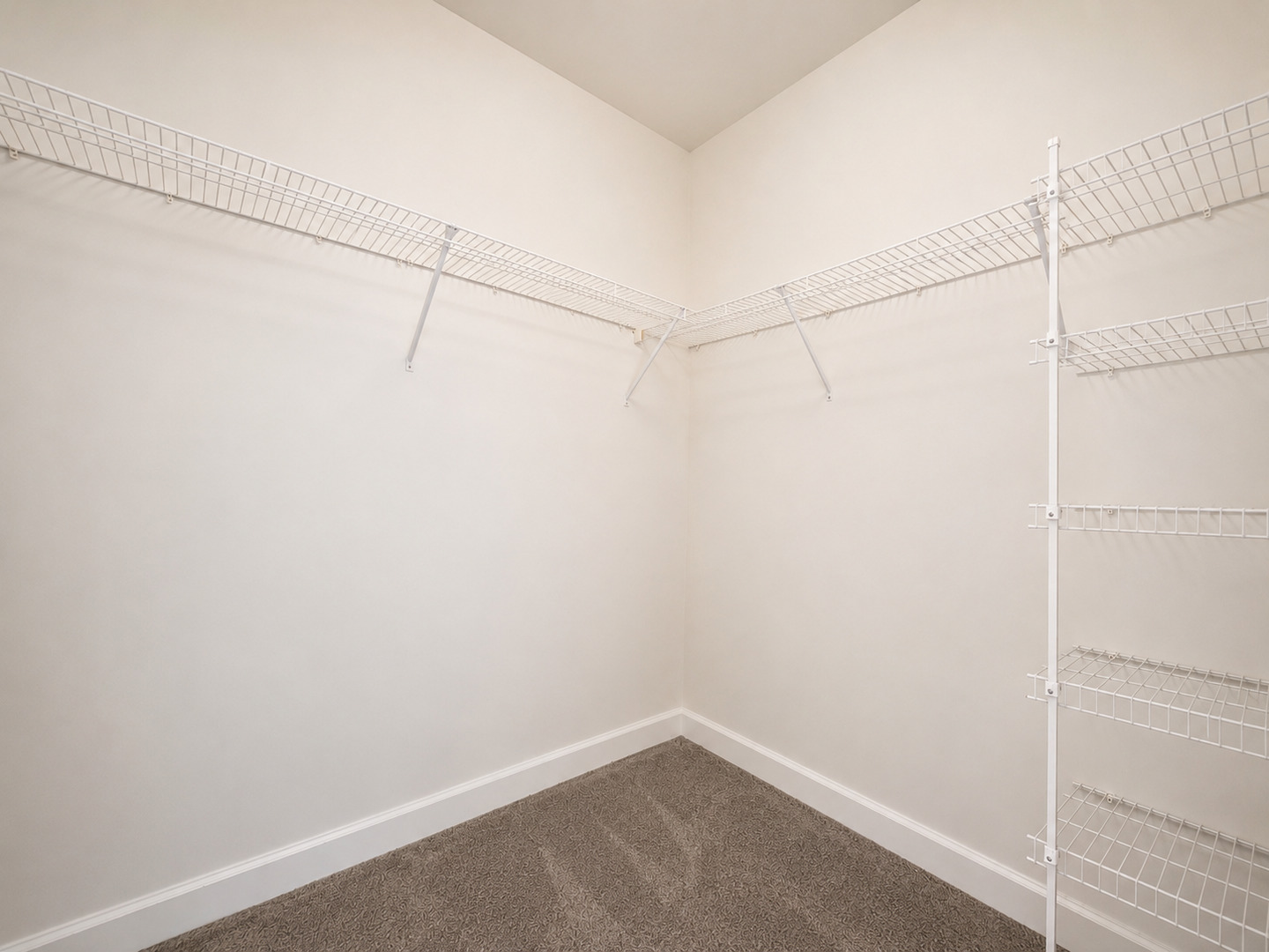 225 N Columbus Drive Unit: 7507