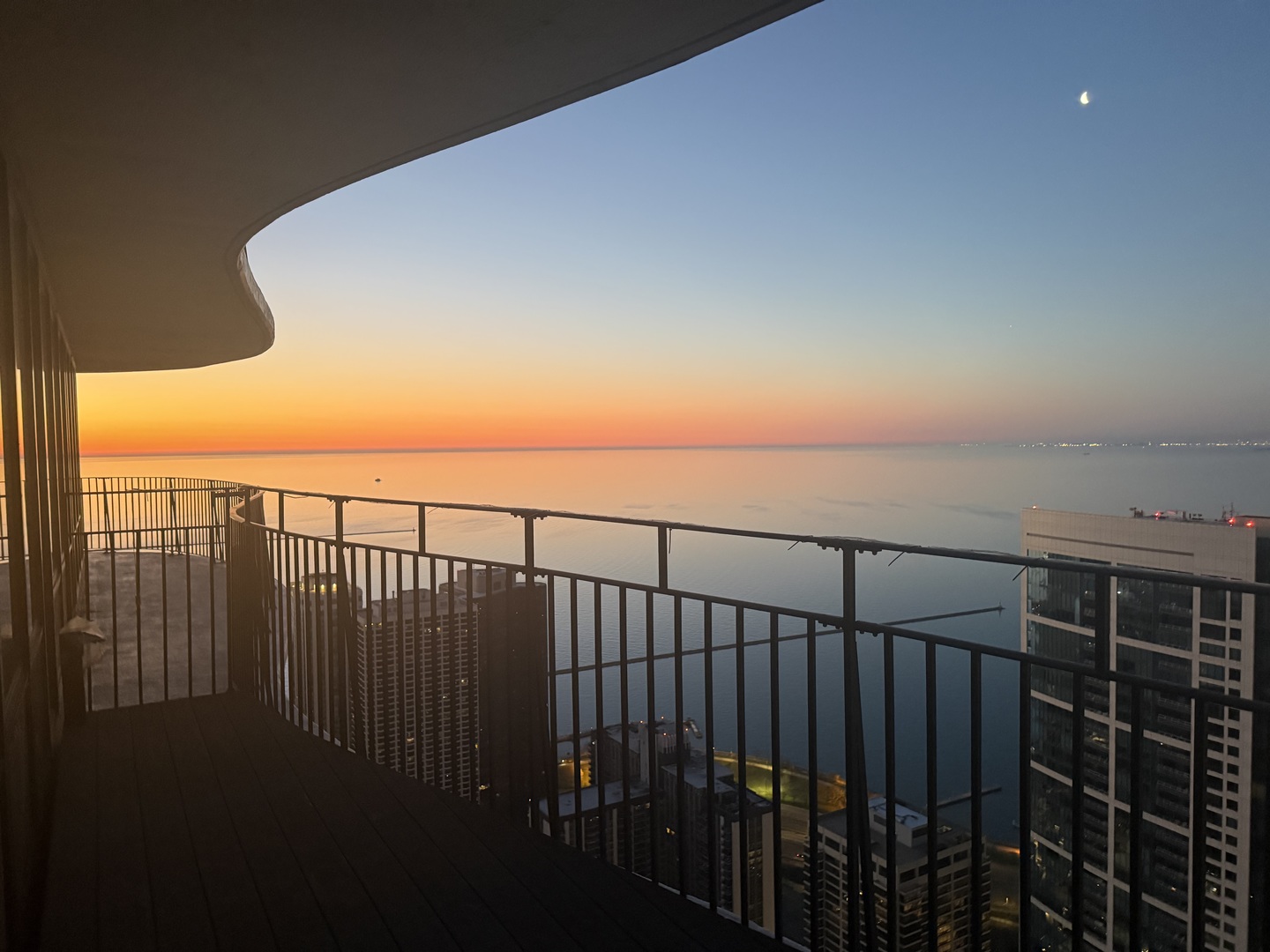 225 N Columbus Drive Unit: 7507