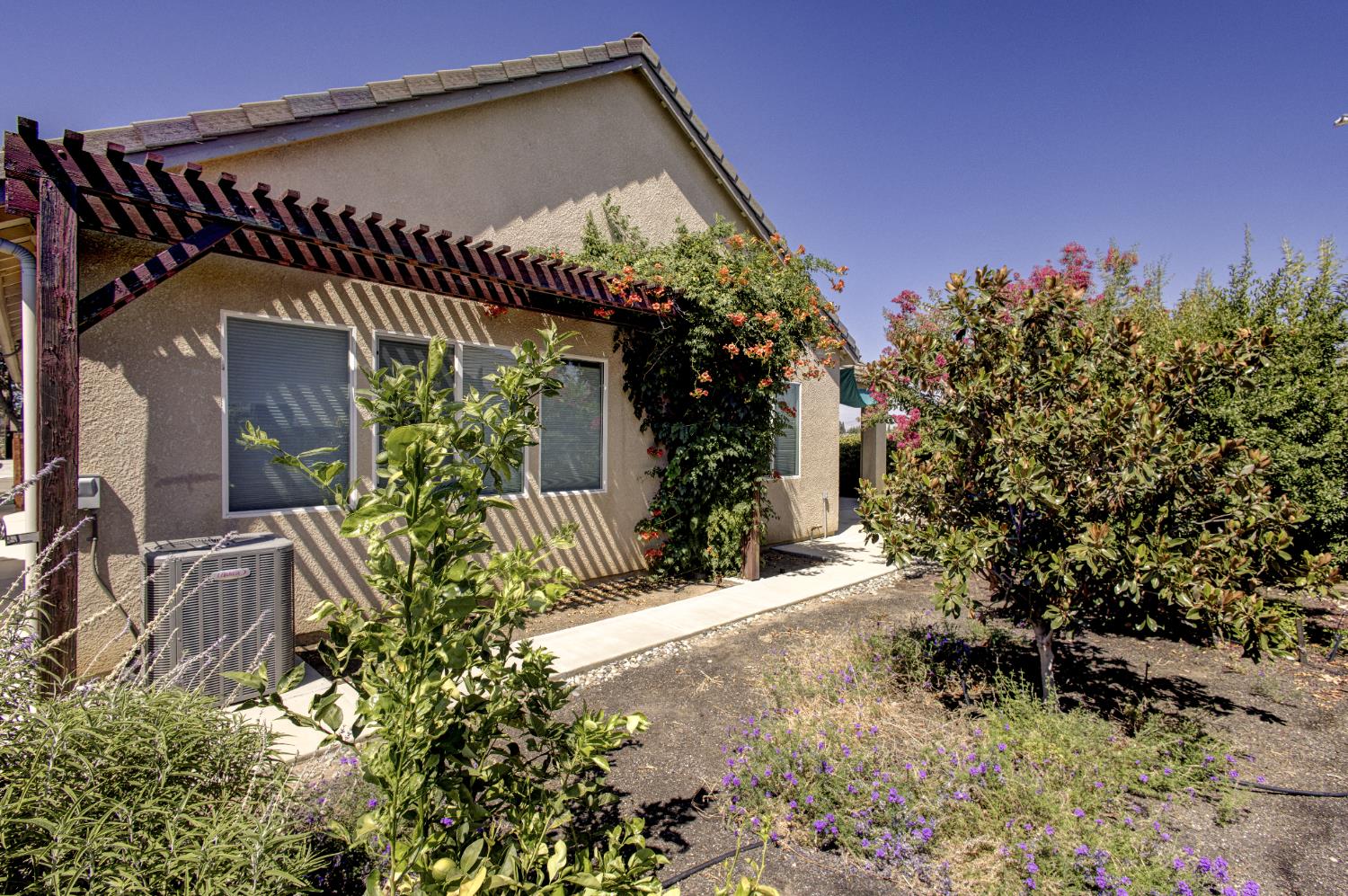 2688 Vartikian Avenue