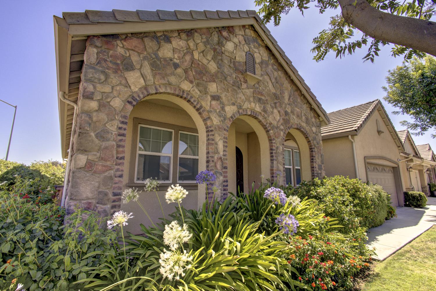 2688 Vartikian Avenue