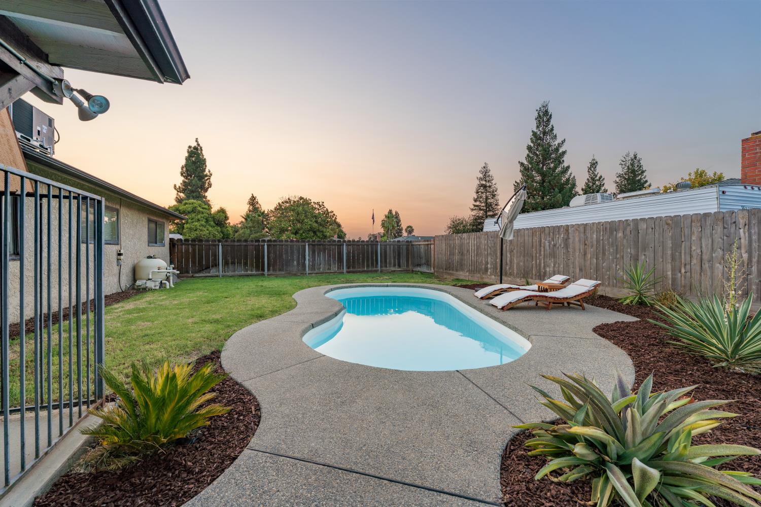 1484 Hampton Way