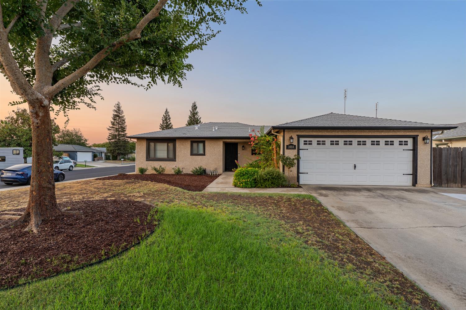 1484 Hampton Way