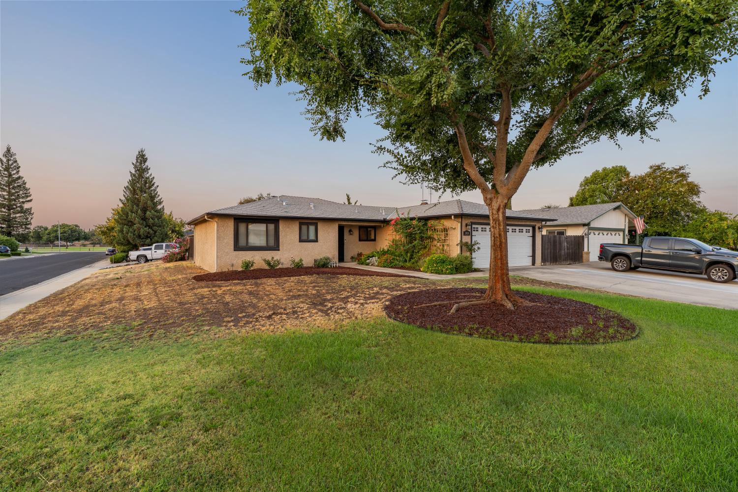 1484 Hampton Way
