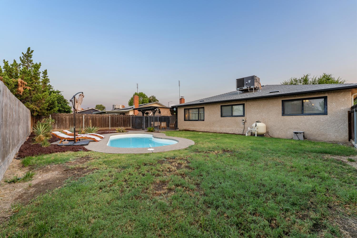 1484 Hampton Way
