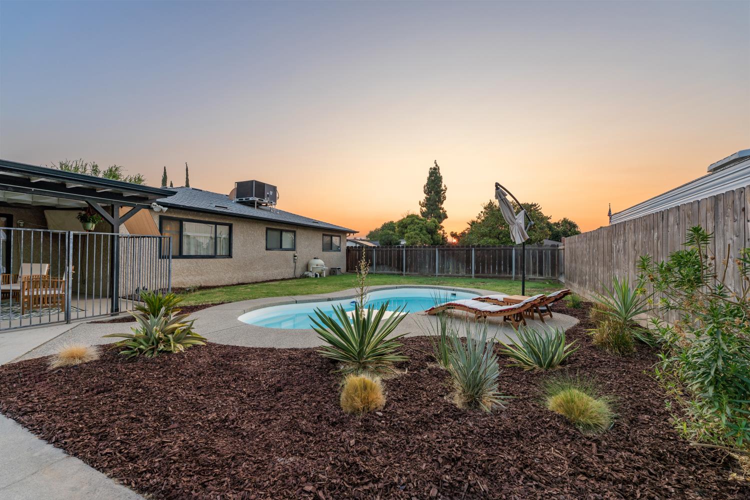 1484 Hampton Way
