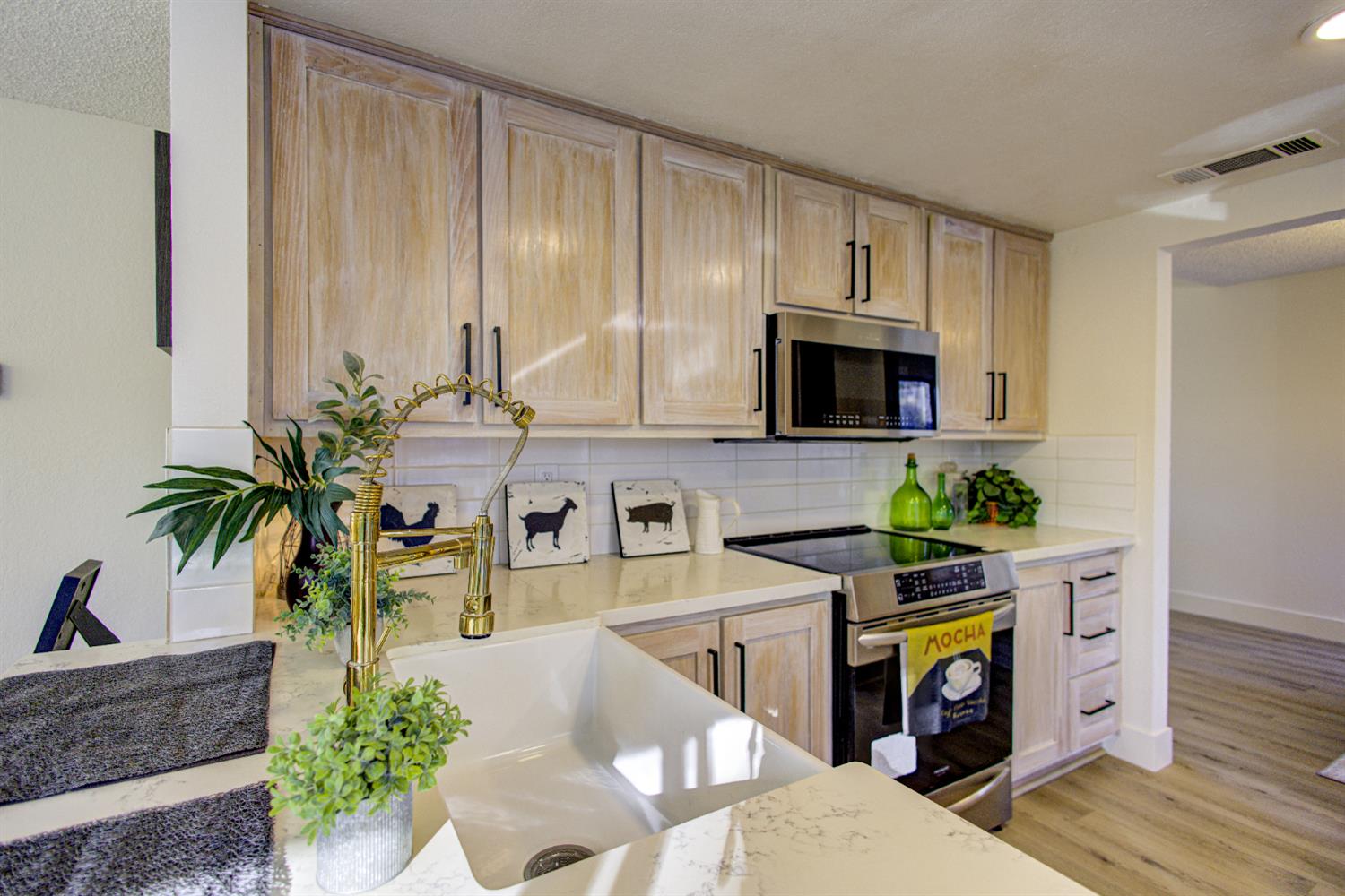 7168 N Prospect Avenue