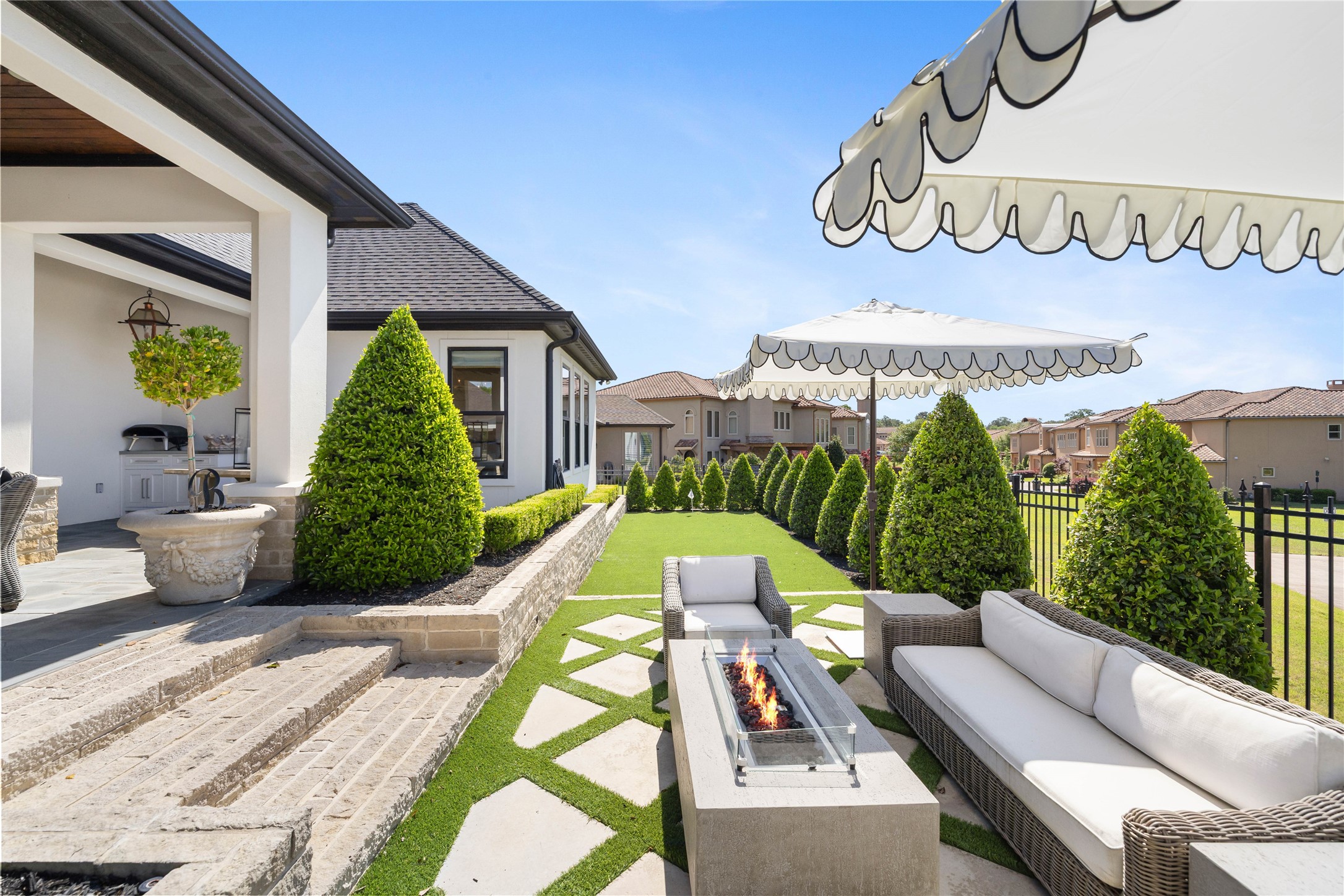 940 La Vista Drive