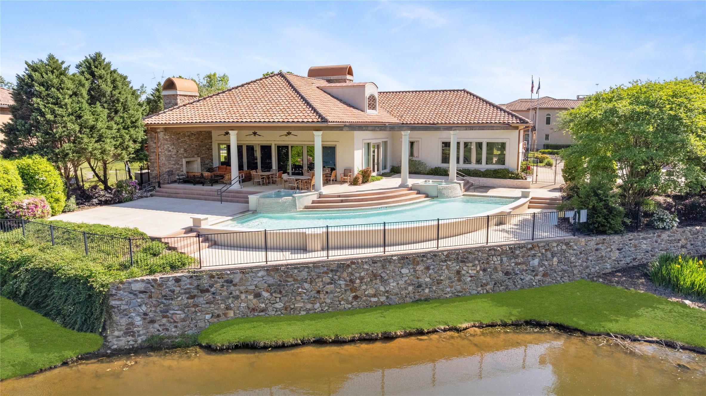 940 La Vista Drive
