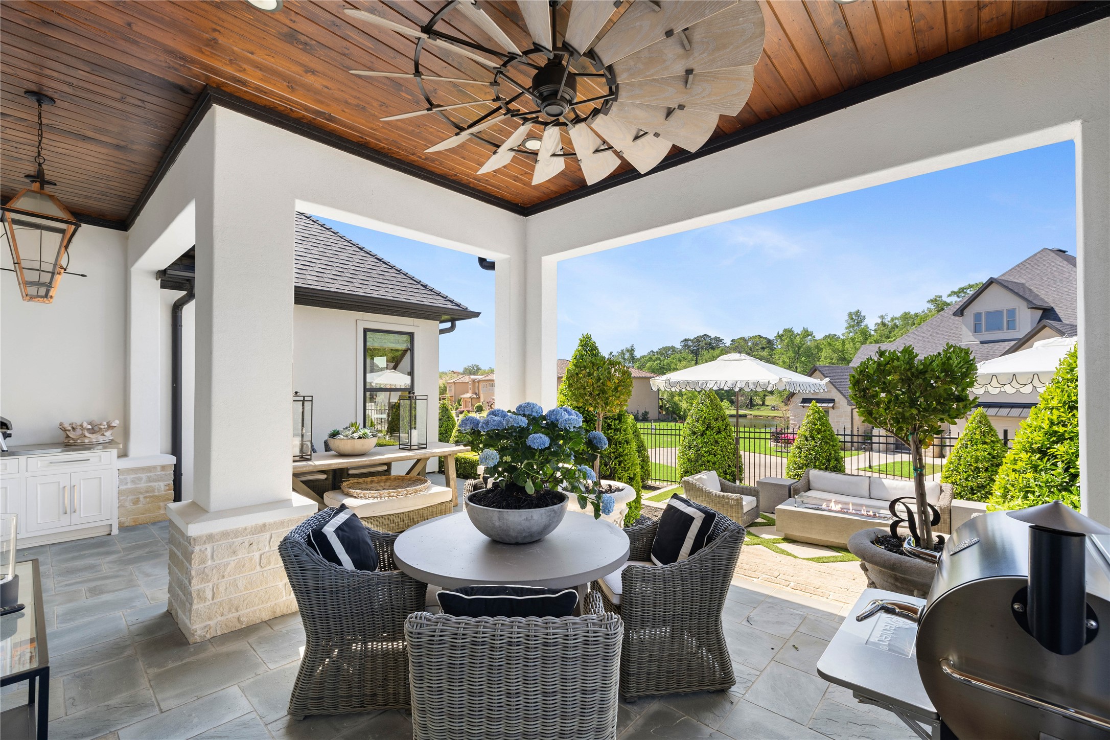 940 La Vista Drive