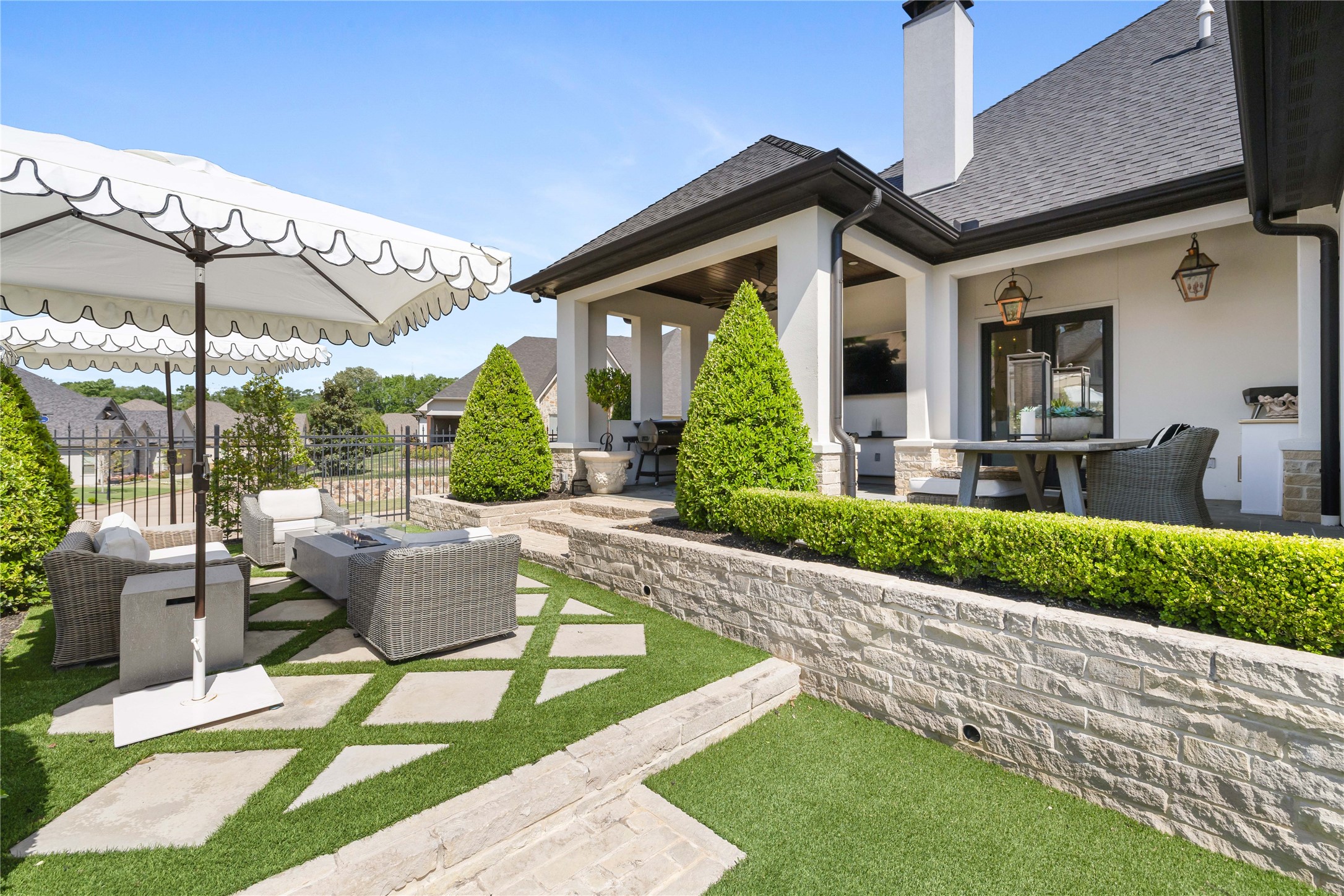 940 La Vista Drive