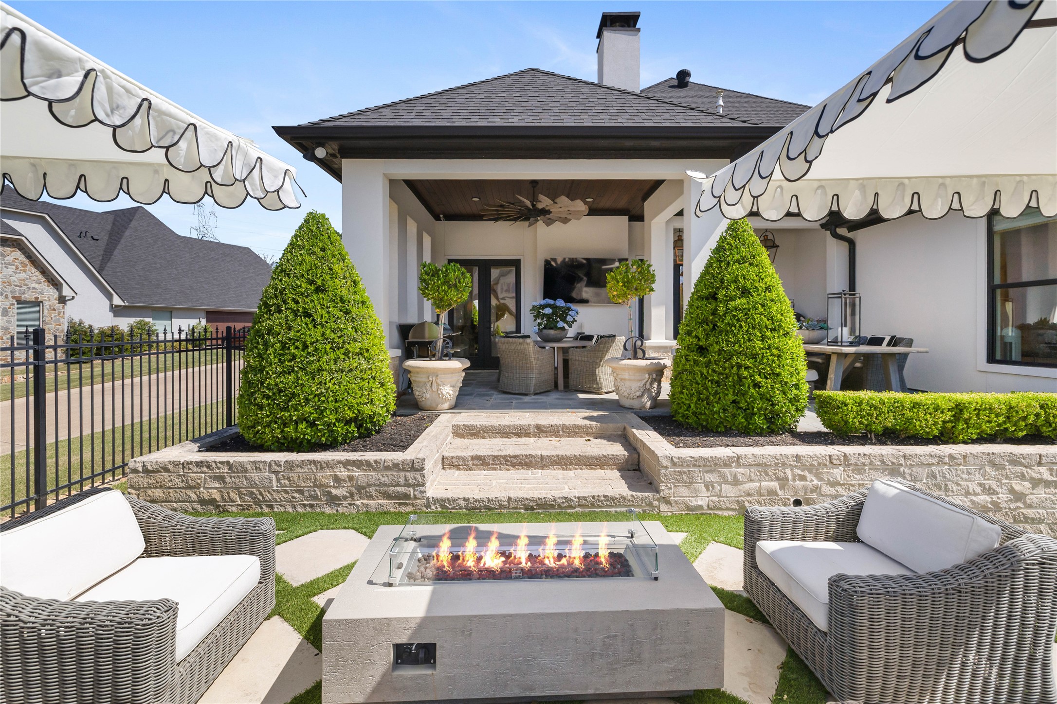 940 La Vista Drive