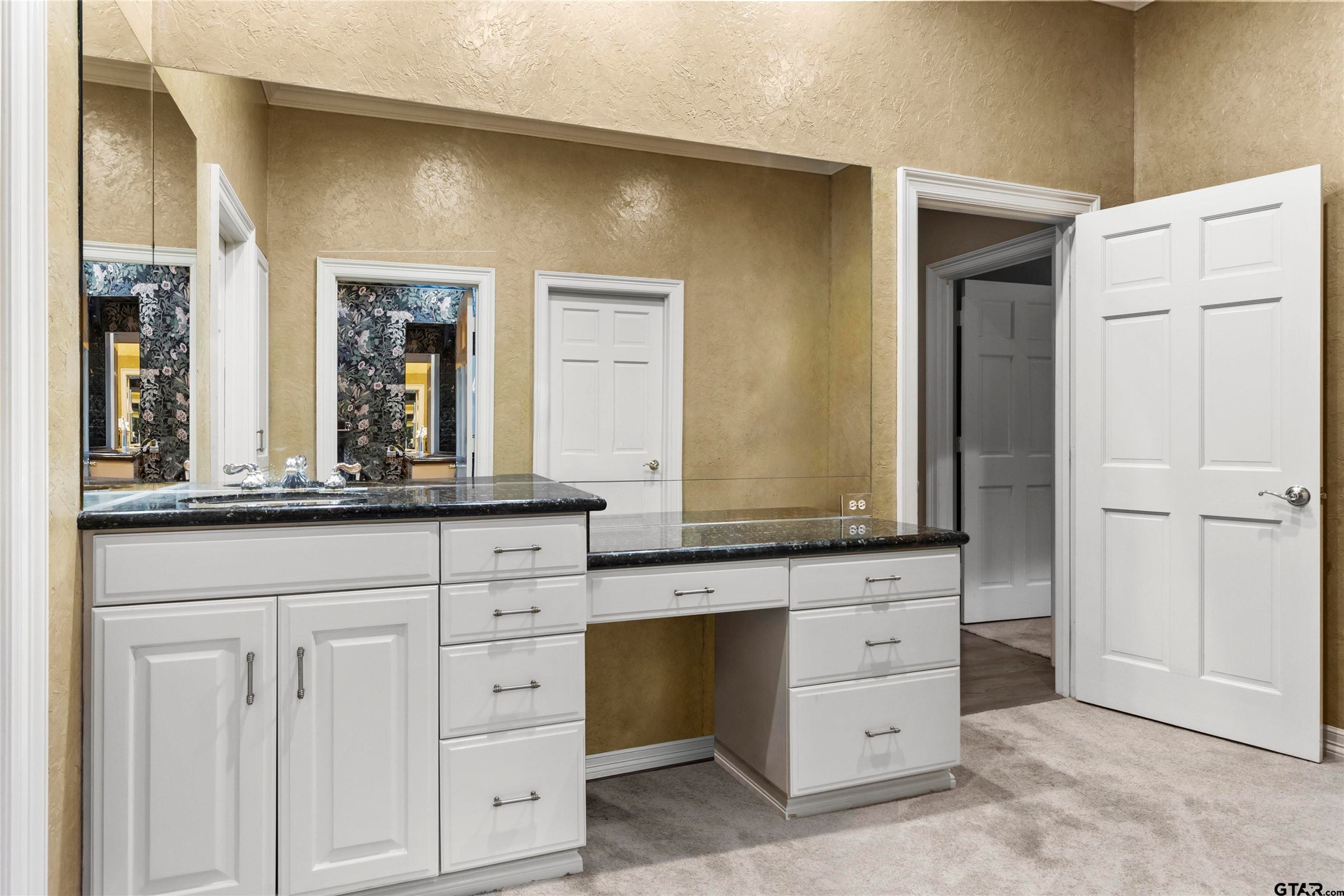 13735 Peninsula Road