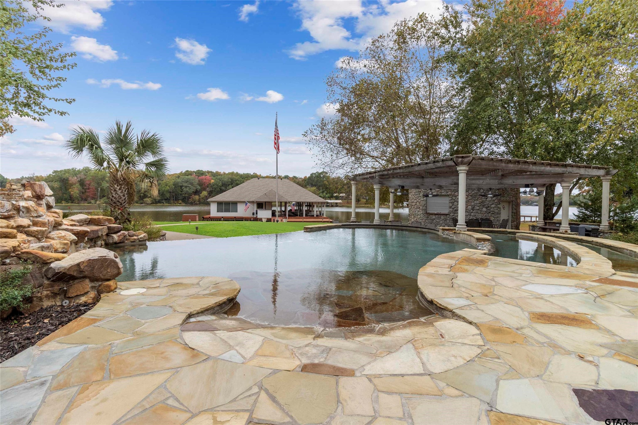 13735 Peninsula Road