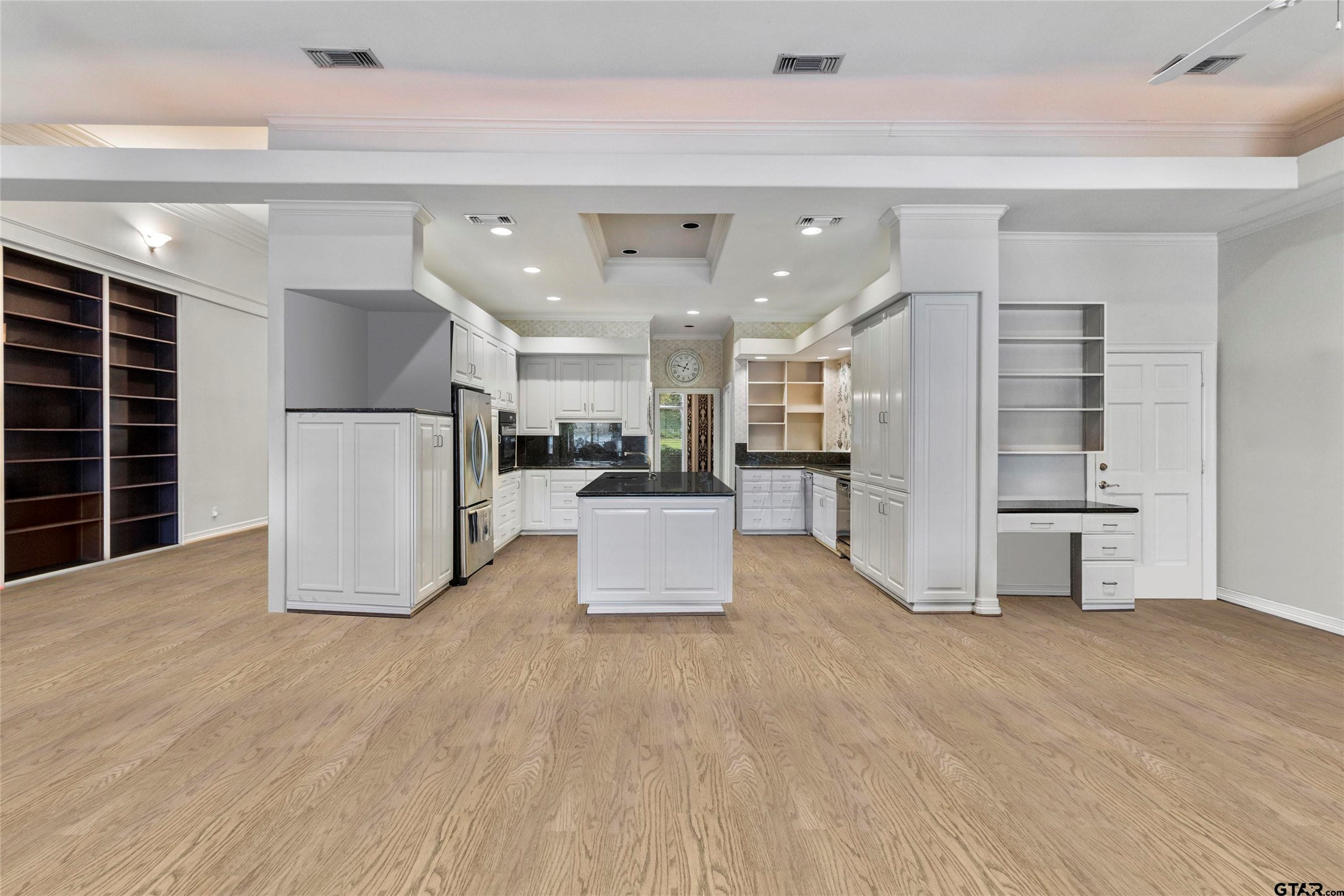 13735 Peninsula Road