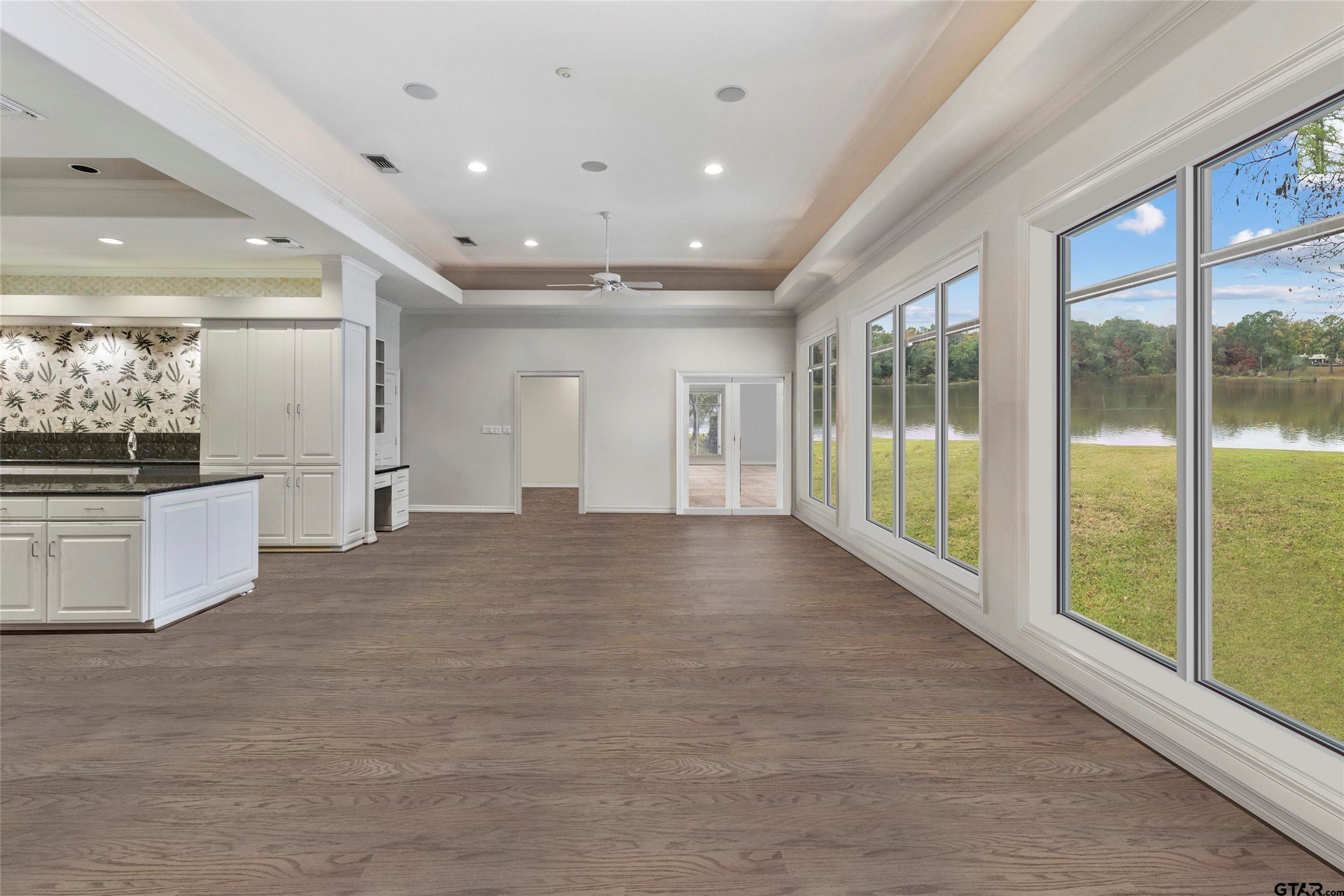 13735 Peninsula Road