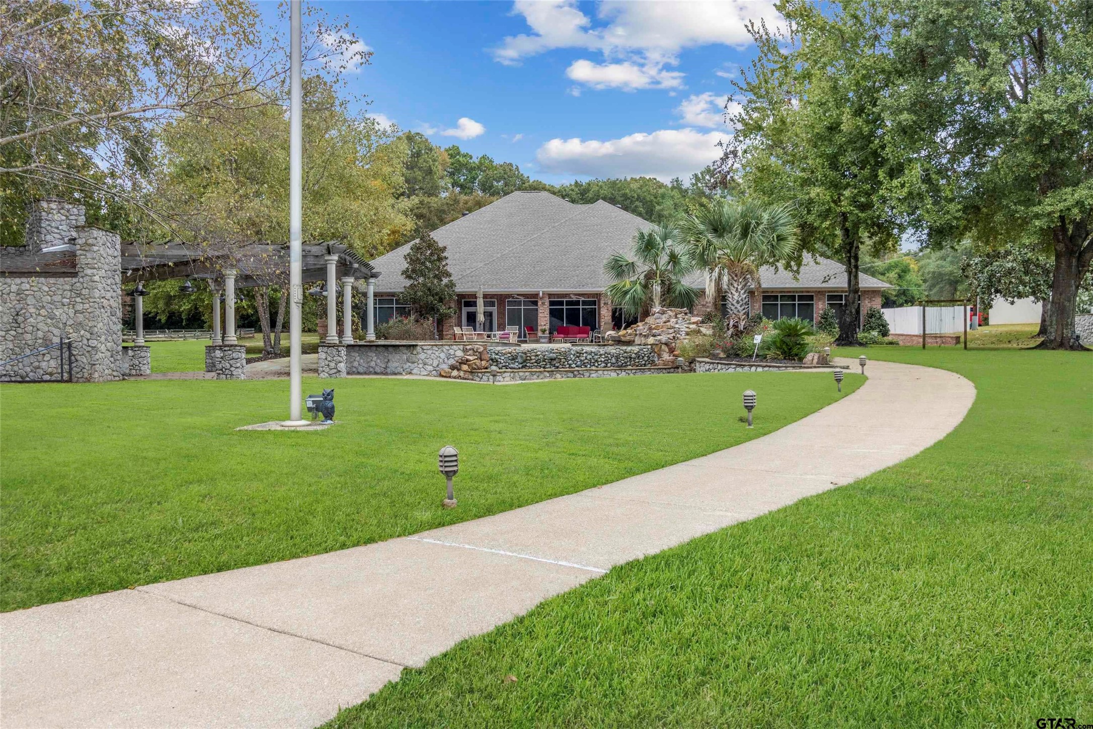 13735 Peninsula Road