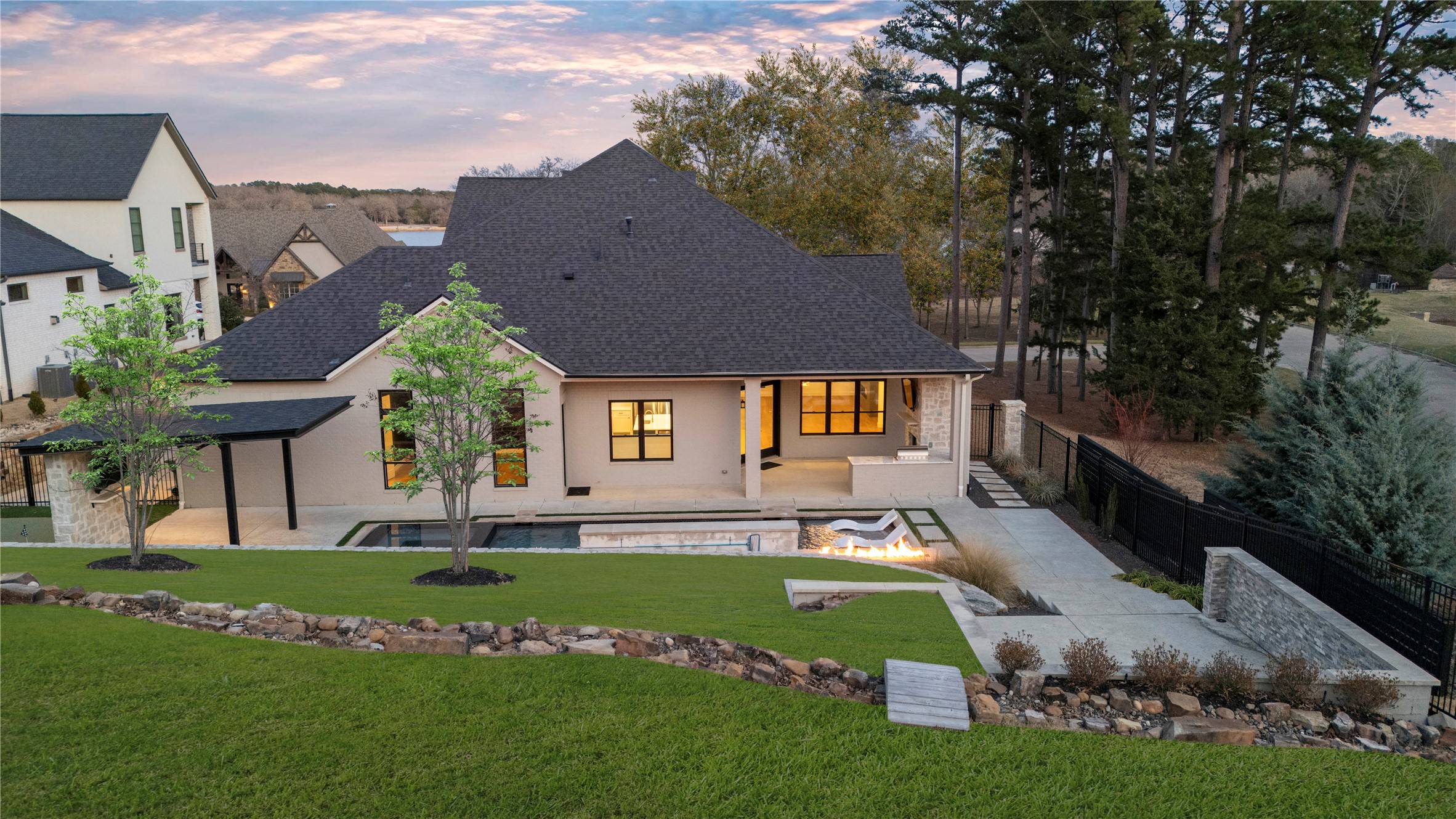 2432 Bellview