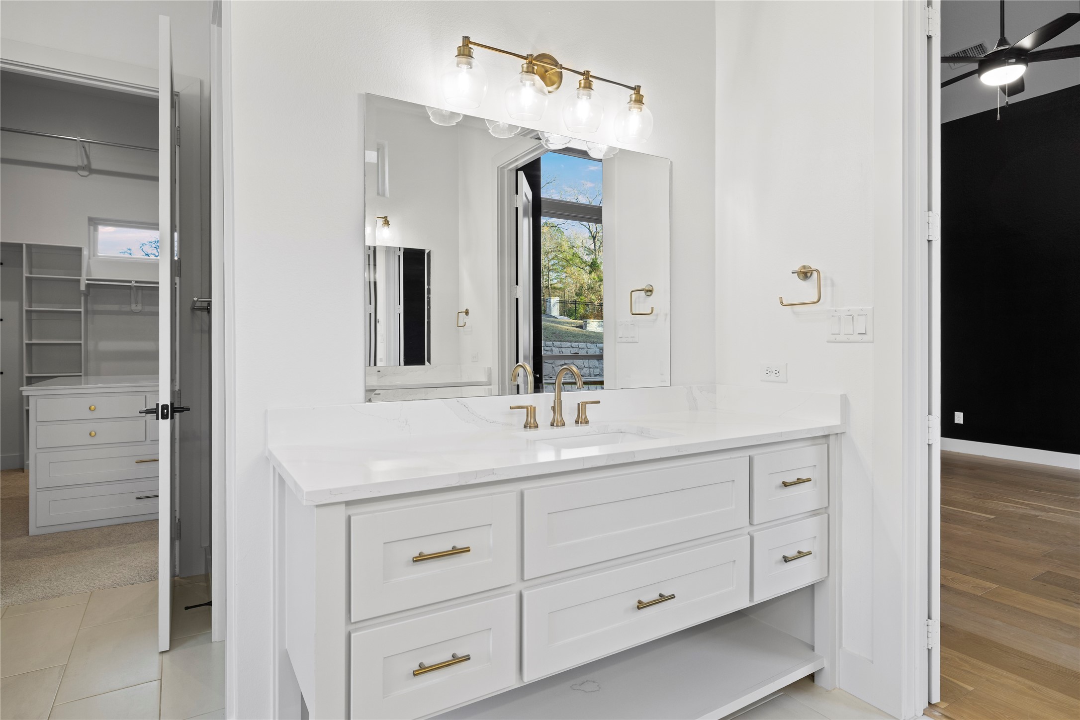2432 Bellview