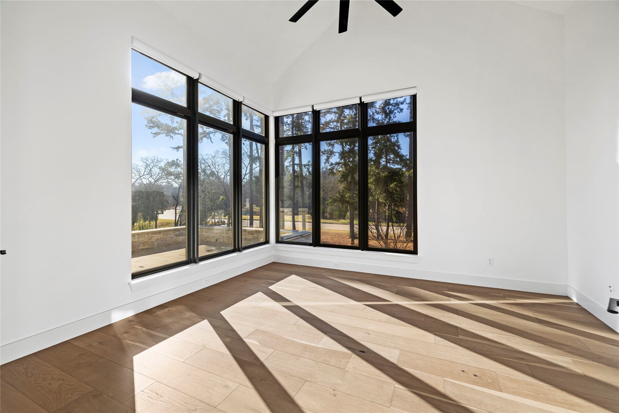 2432 Bellview