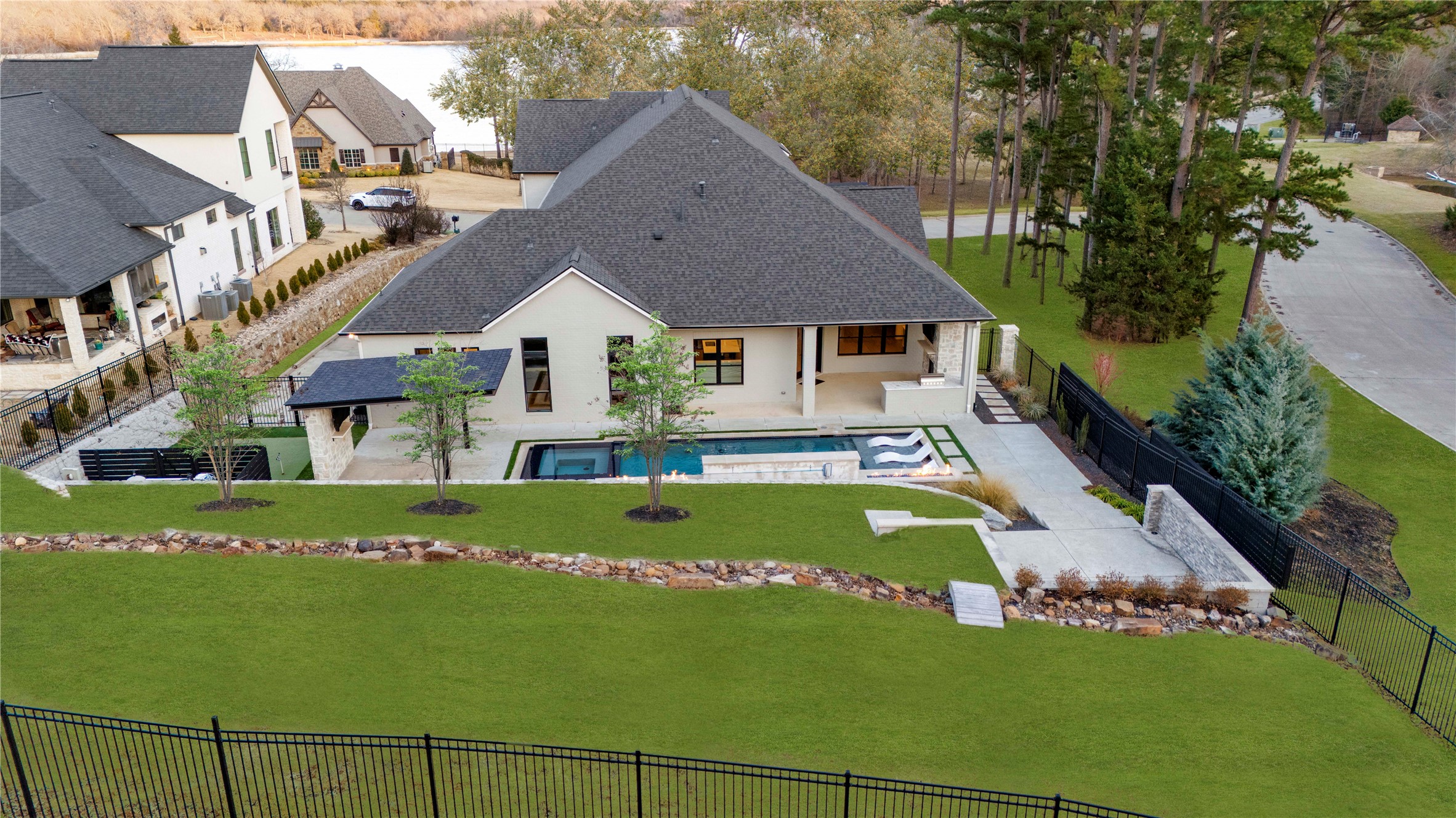 2432 Bellview