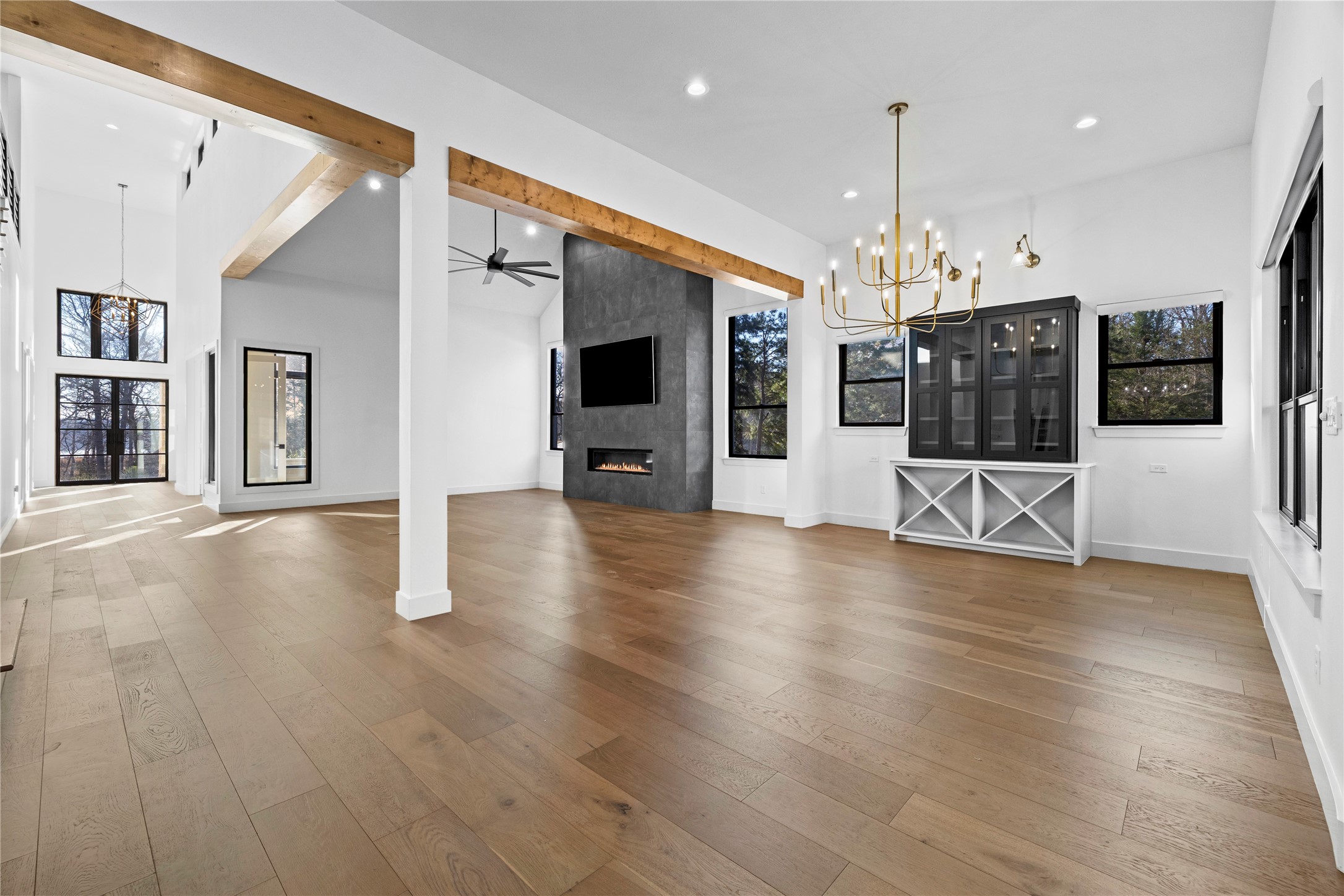 2432 Bellview