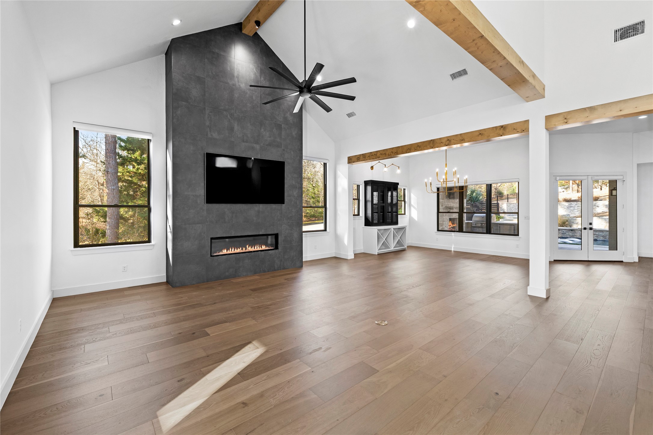 2432 Bellview