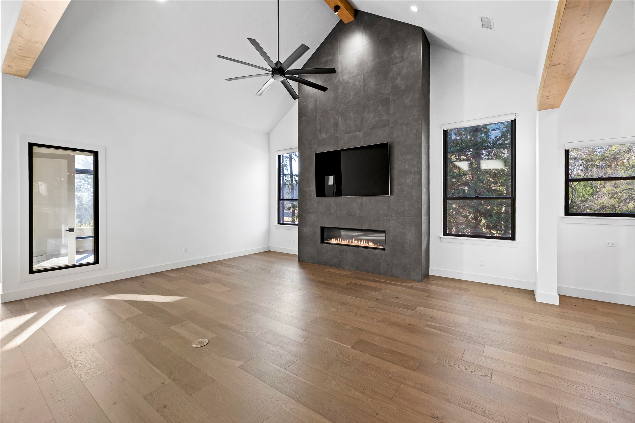 2432 Bellview