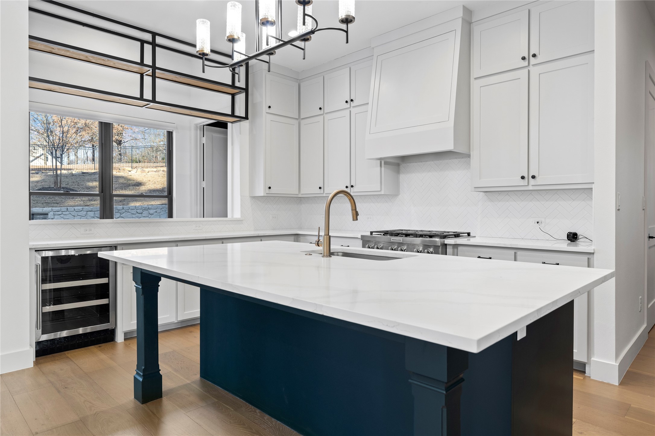 2432 Bellview