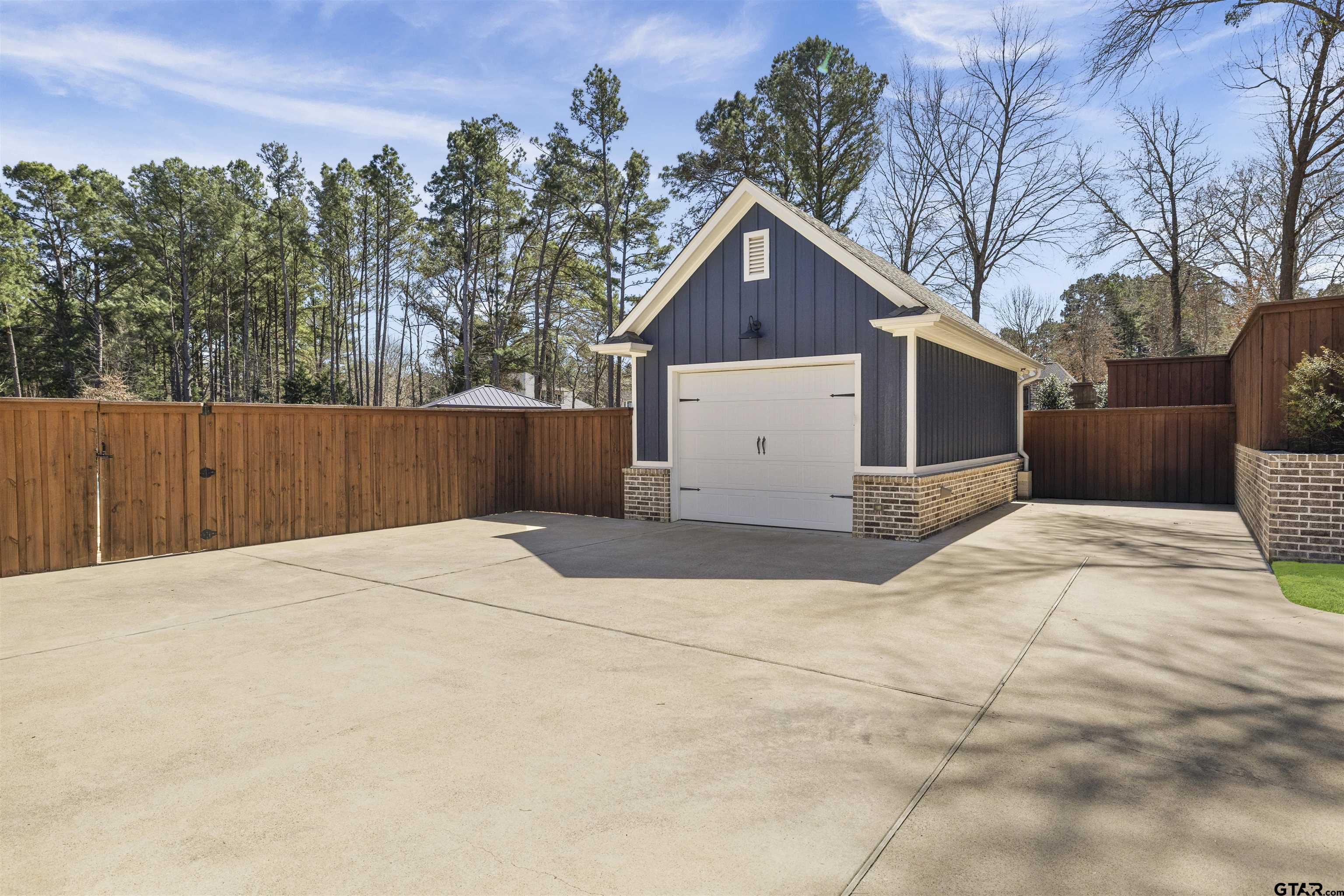 6017 Graemont Blvd