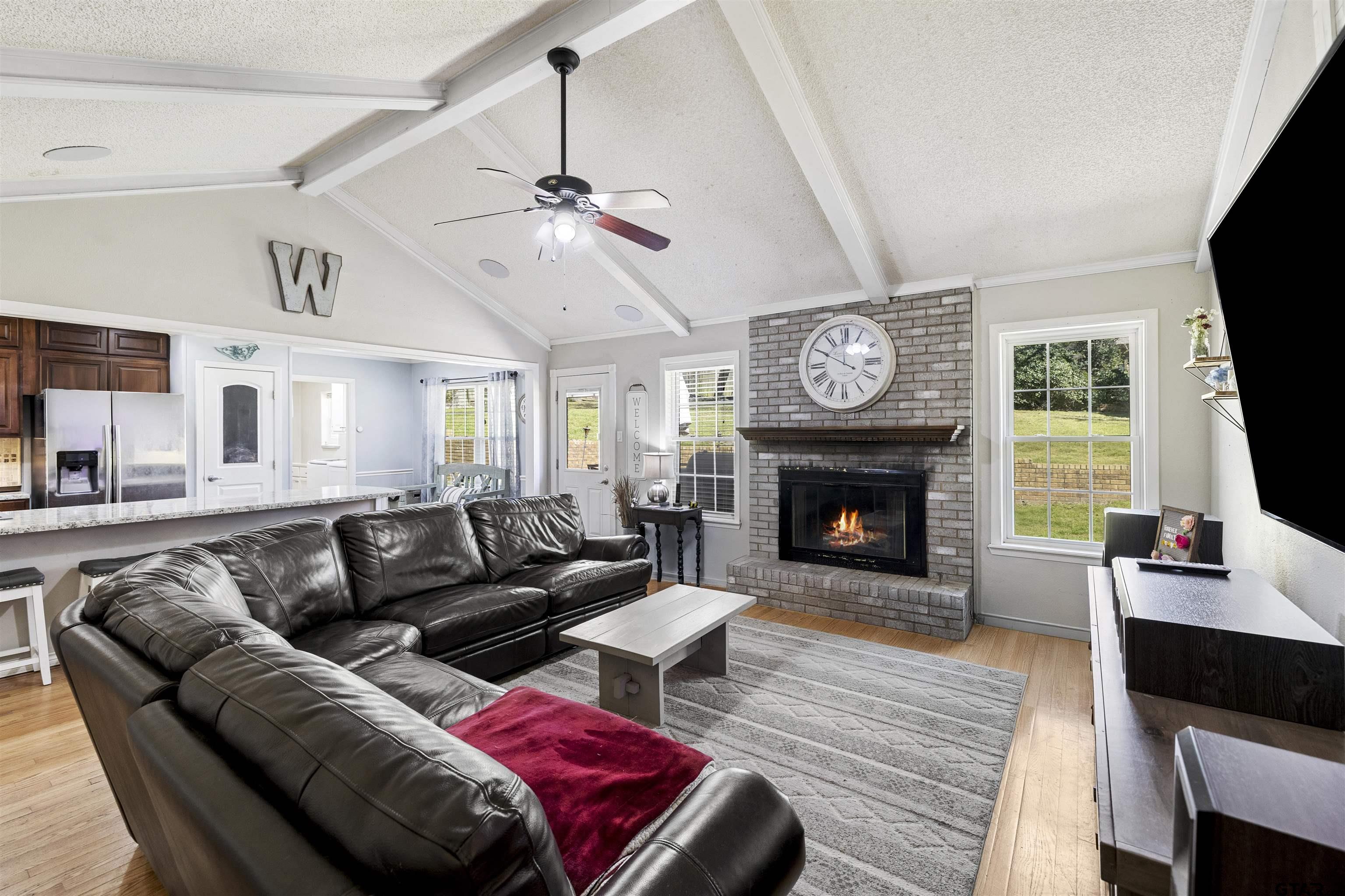10858 Knollwood Dr