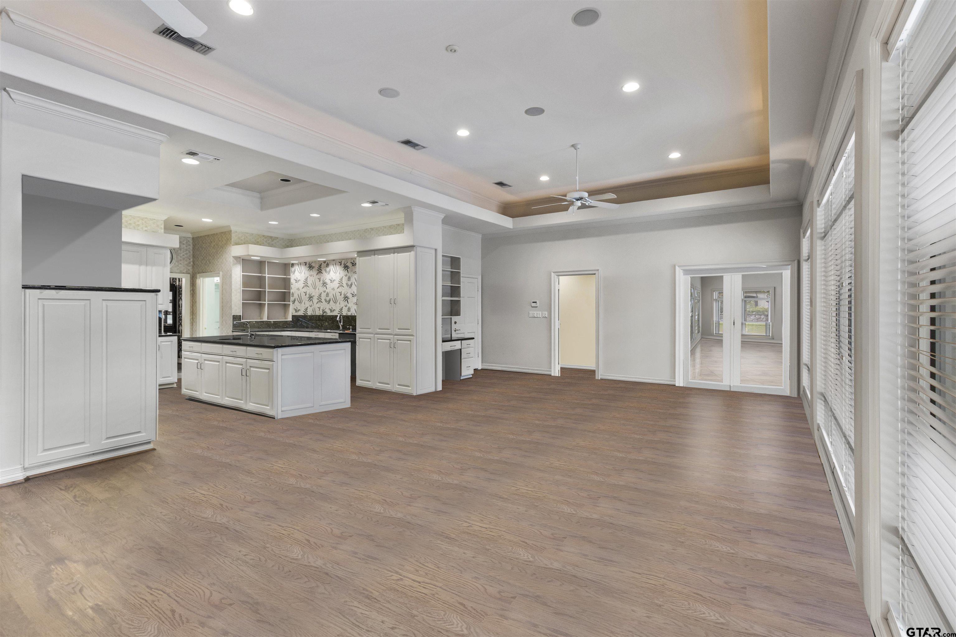 13735 Peninsula