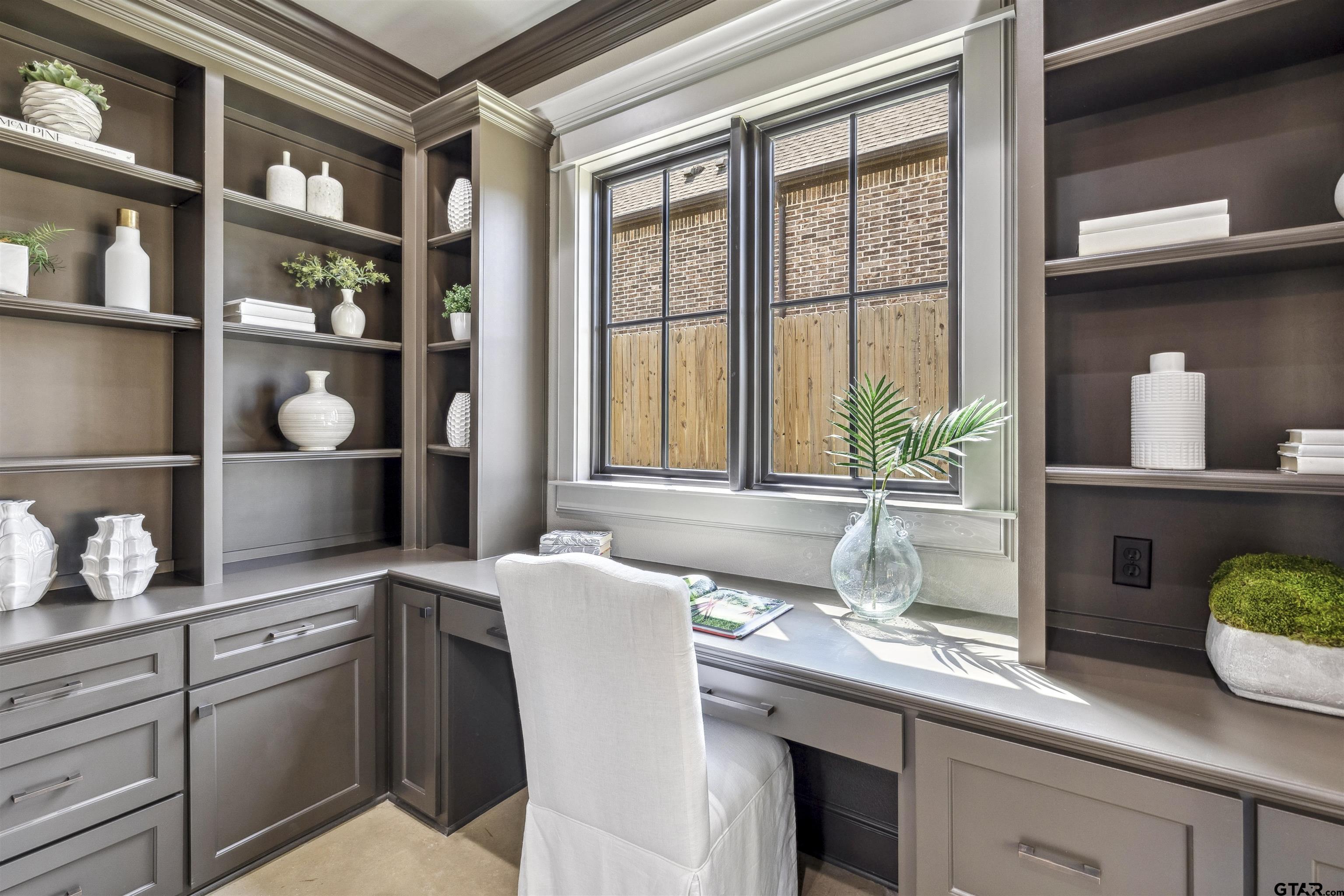 2623 Oak Alley