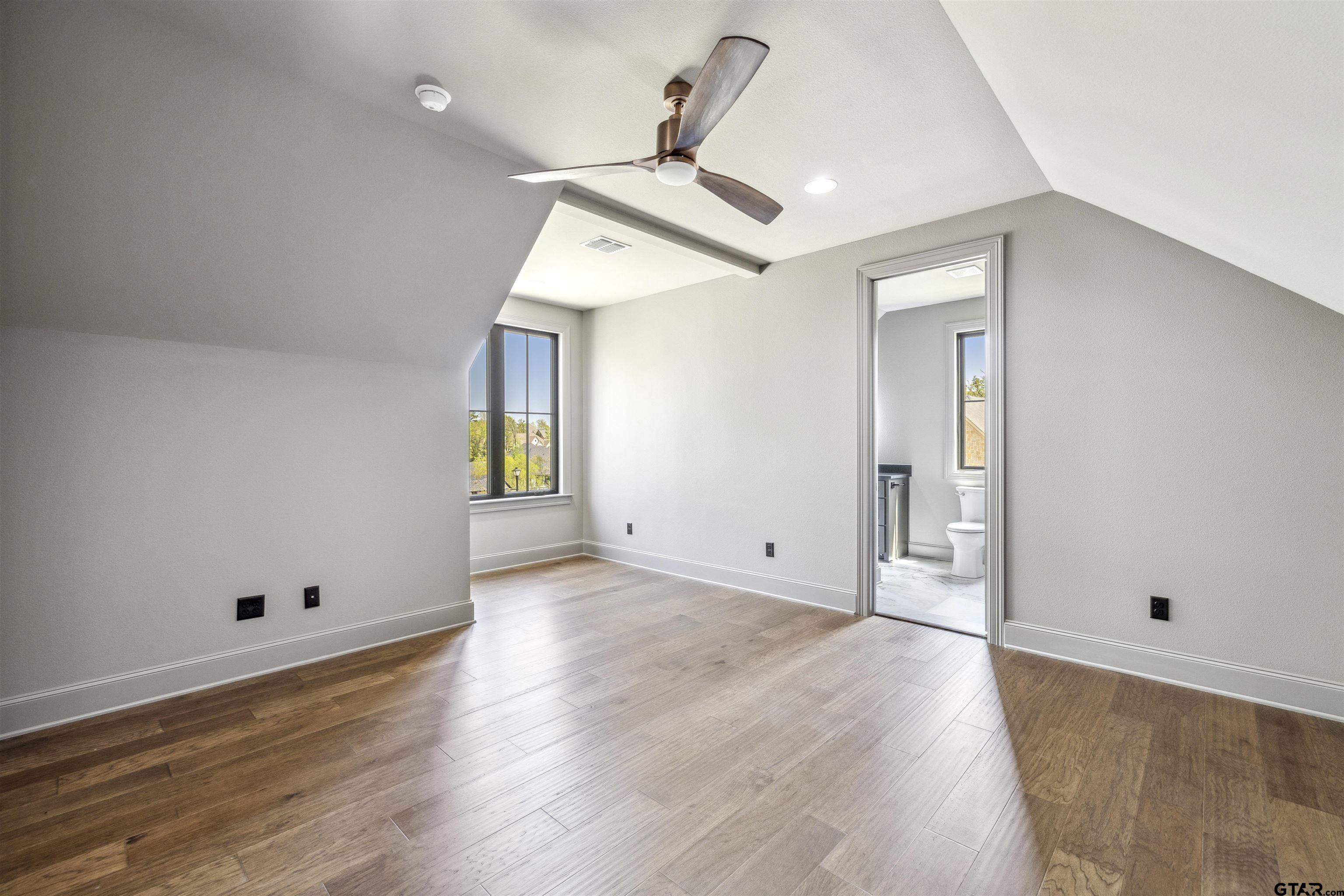 2623 Oak Alley