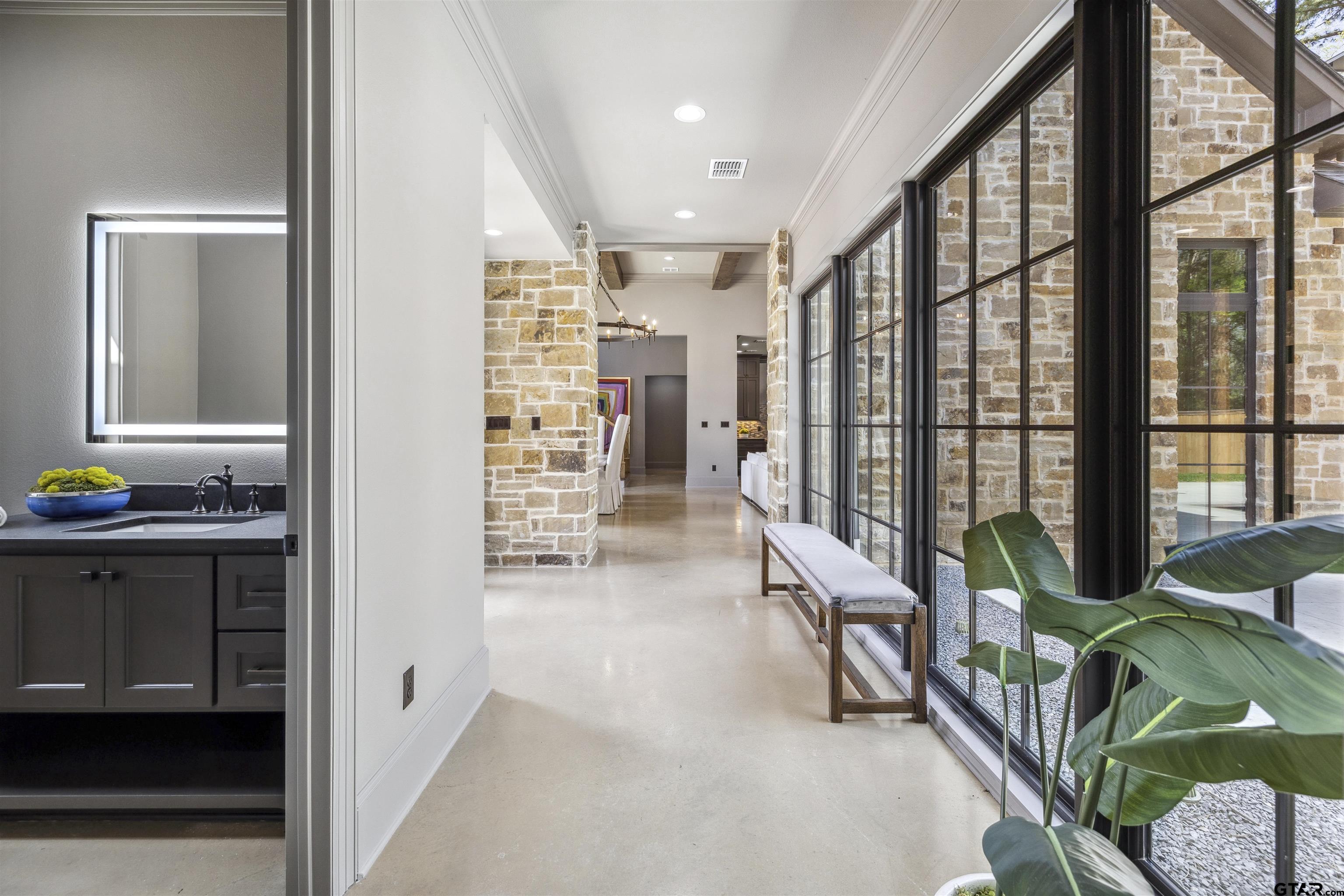 2623 Oak Alley
