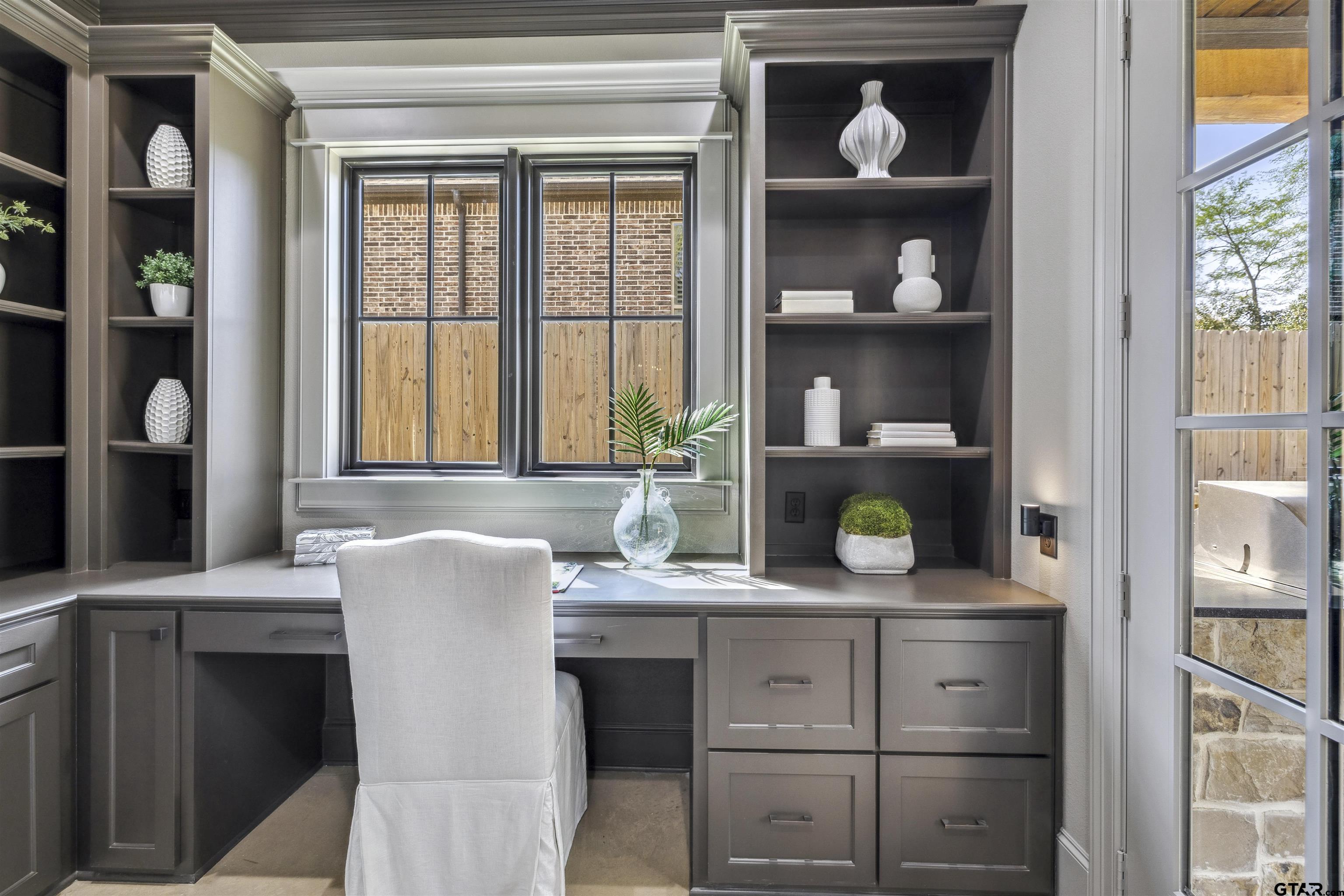2623 Oak Alley